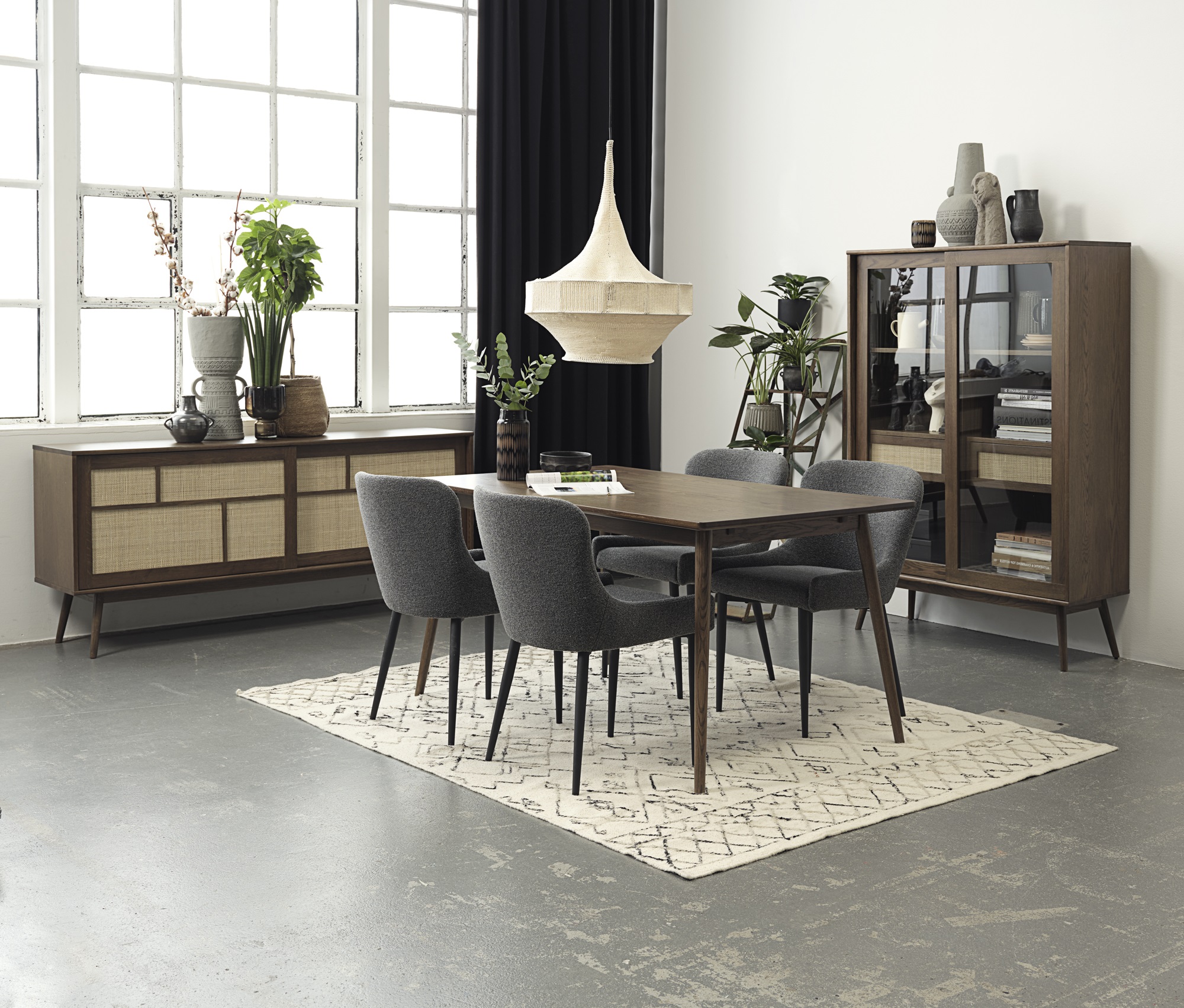 Nordic Home Sofia Vitriinikaappi Smoked Oak 160cm
