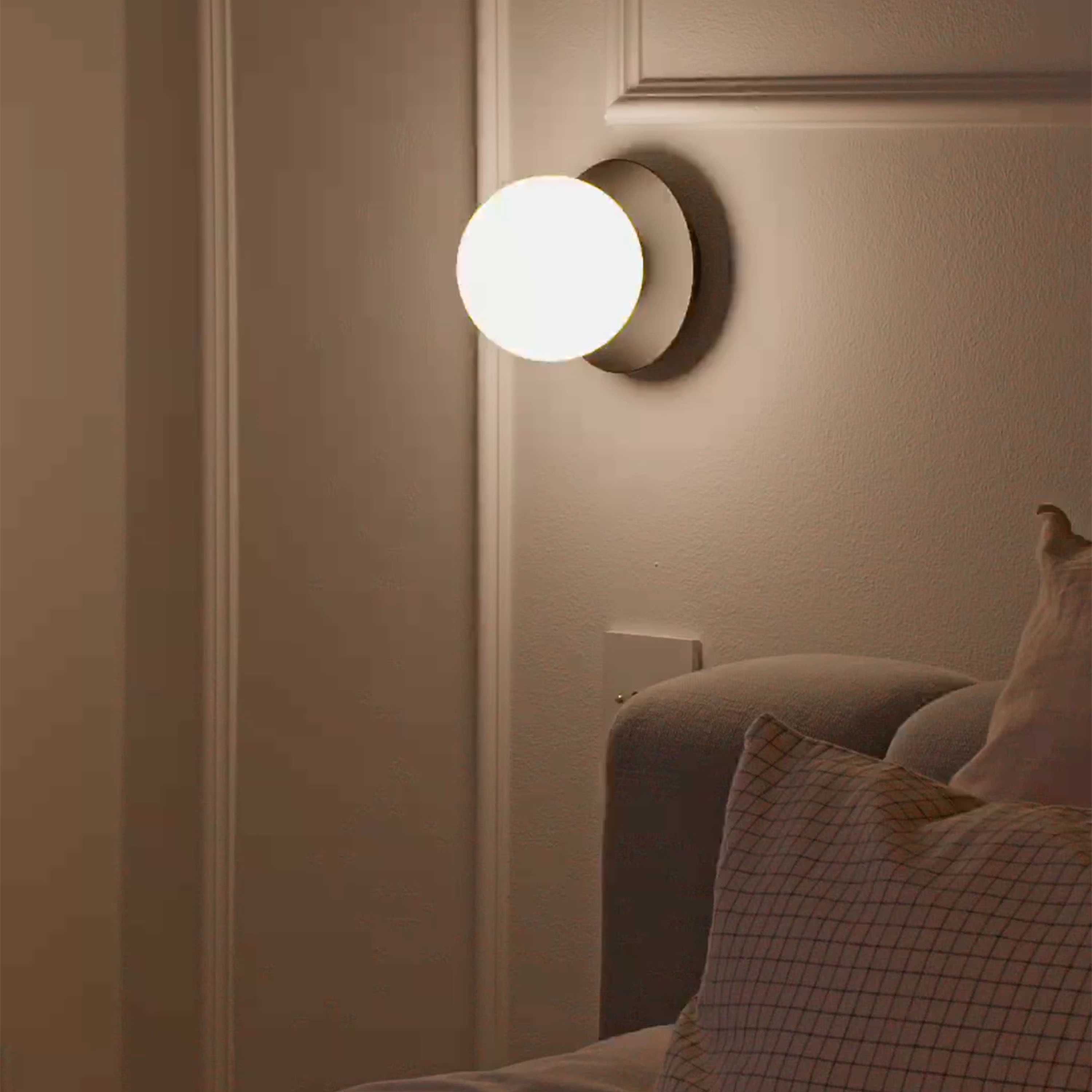 Nuura Liila 1 Vägg-/taklampa Black/Opal Small