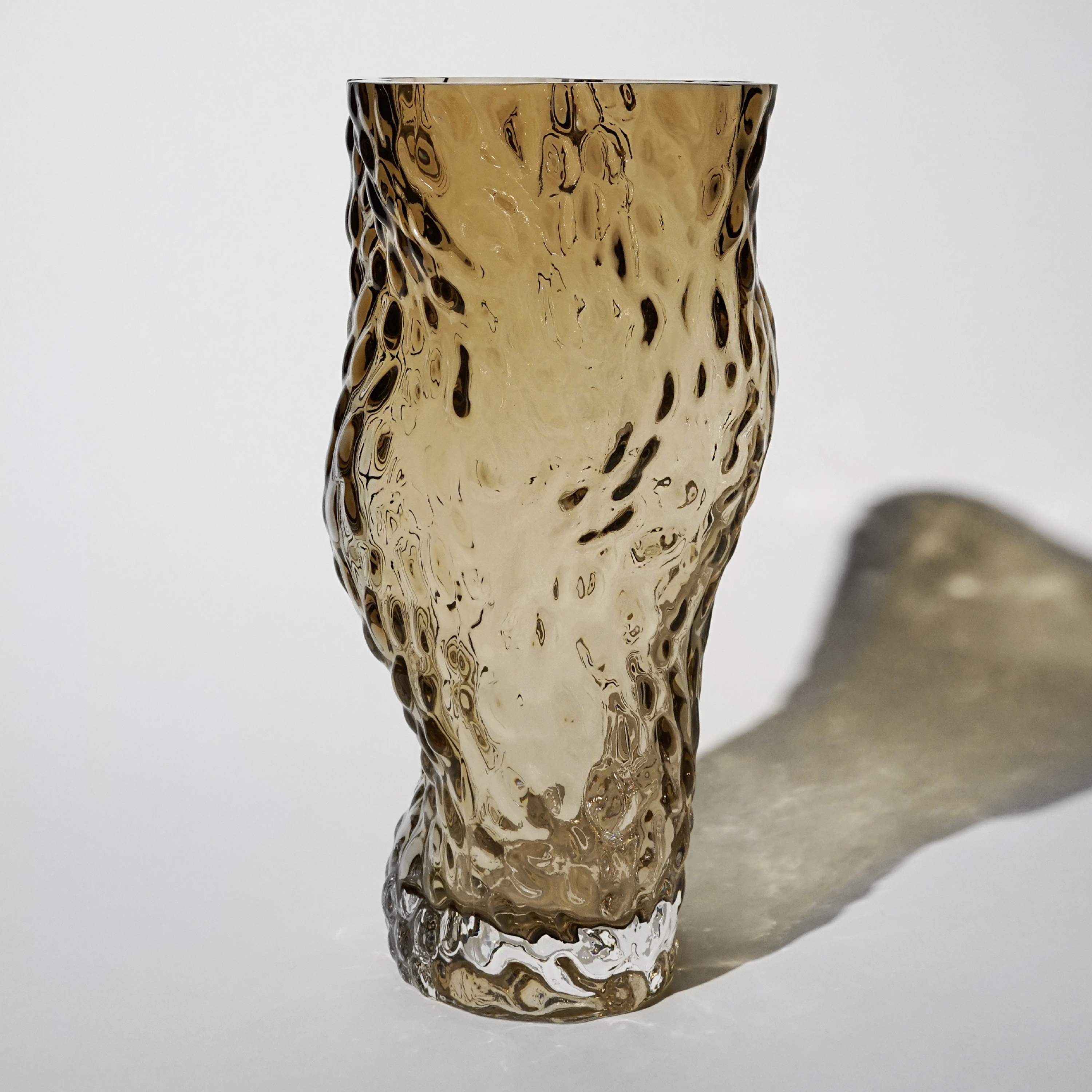 Hein Studio Ostrea Rock Glass Maljakko Smoke 30cm