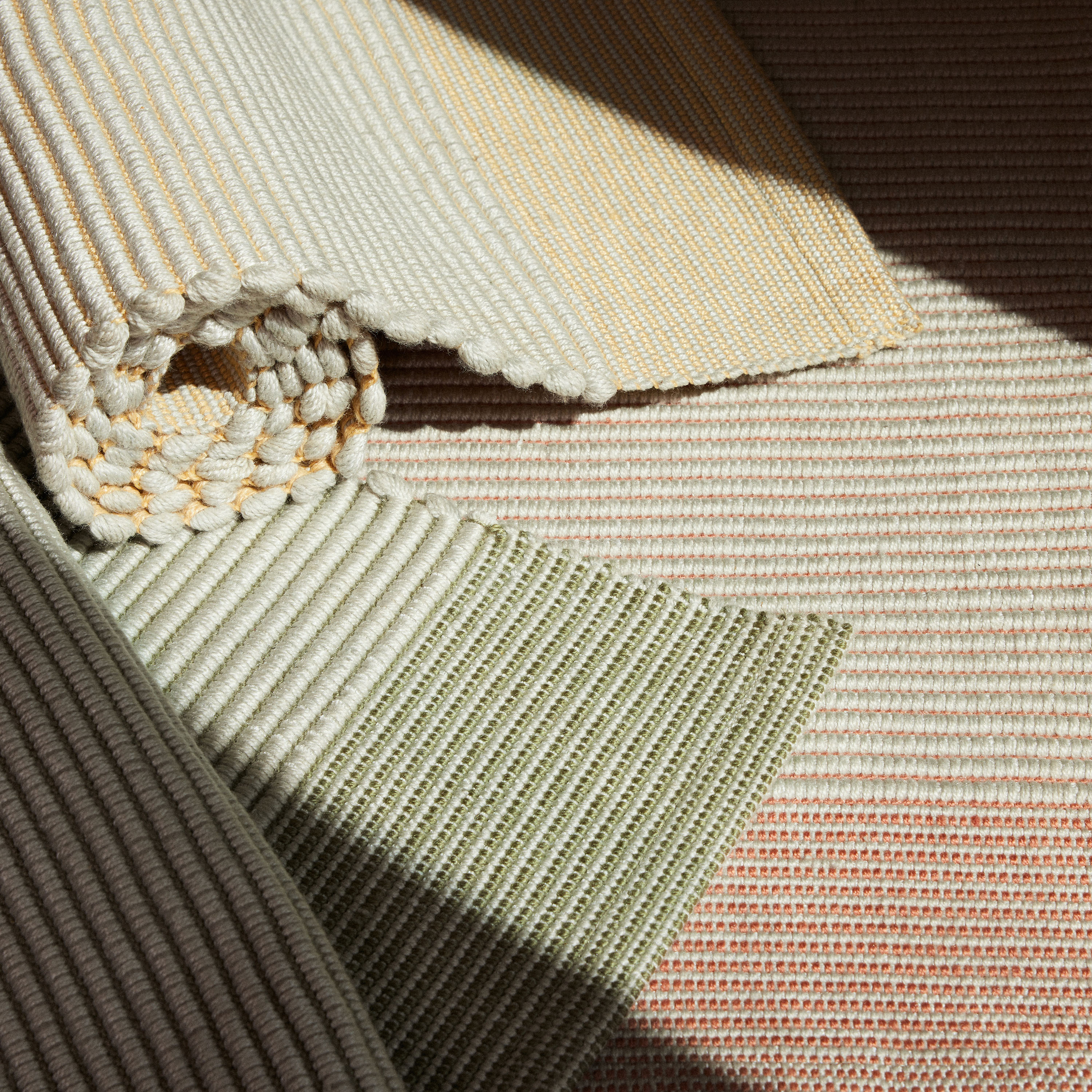 Northern Spool Läufer Grey/Red 80x200