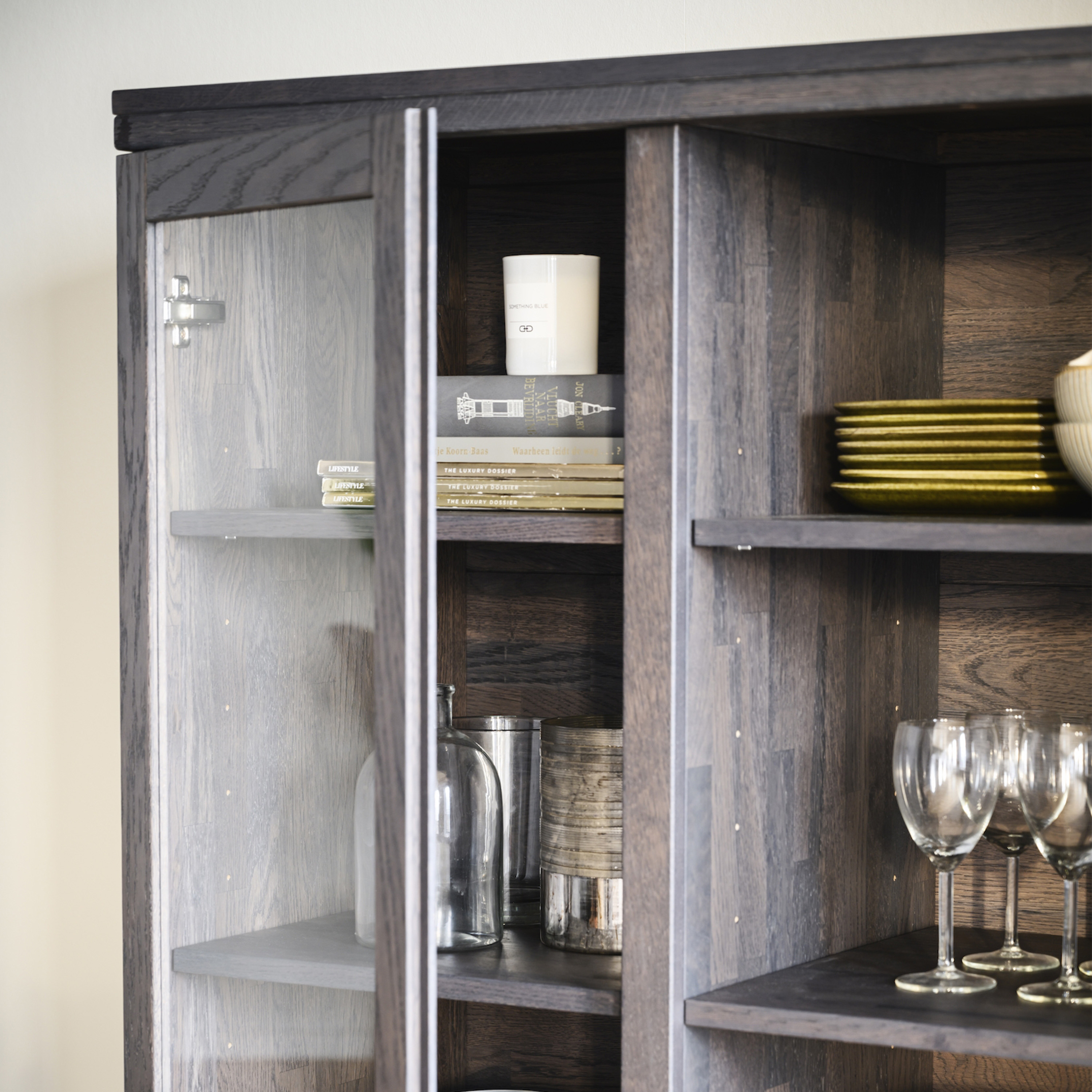 Rowico Home Brooklyn Vitrineschrank Dunkelbraune Eiche