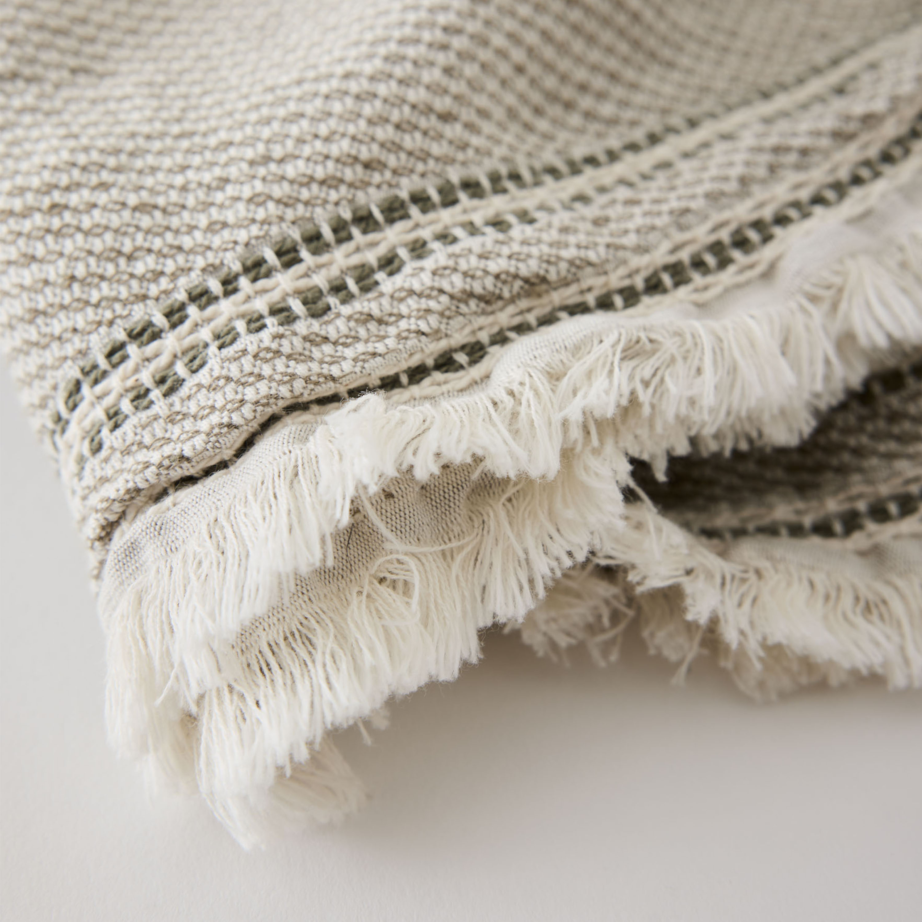 Tell me more Leonie Teppe Green 135x200