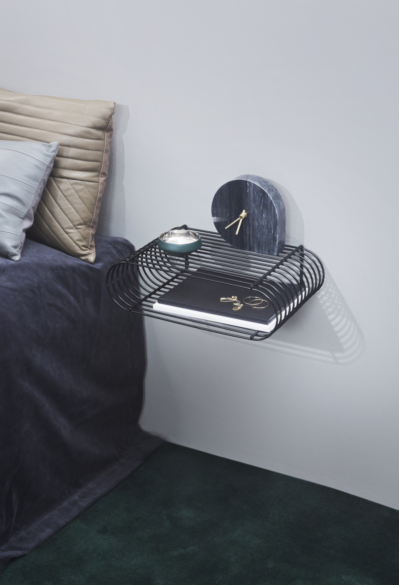 AYTM Curva Wandregal Schwarz 40cm