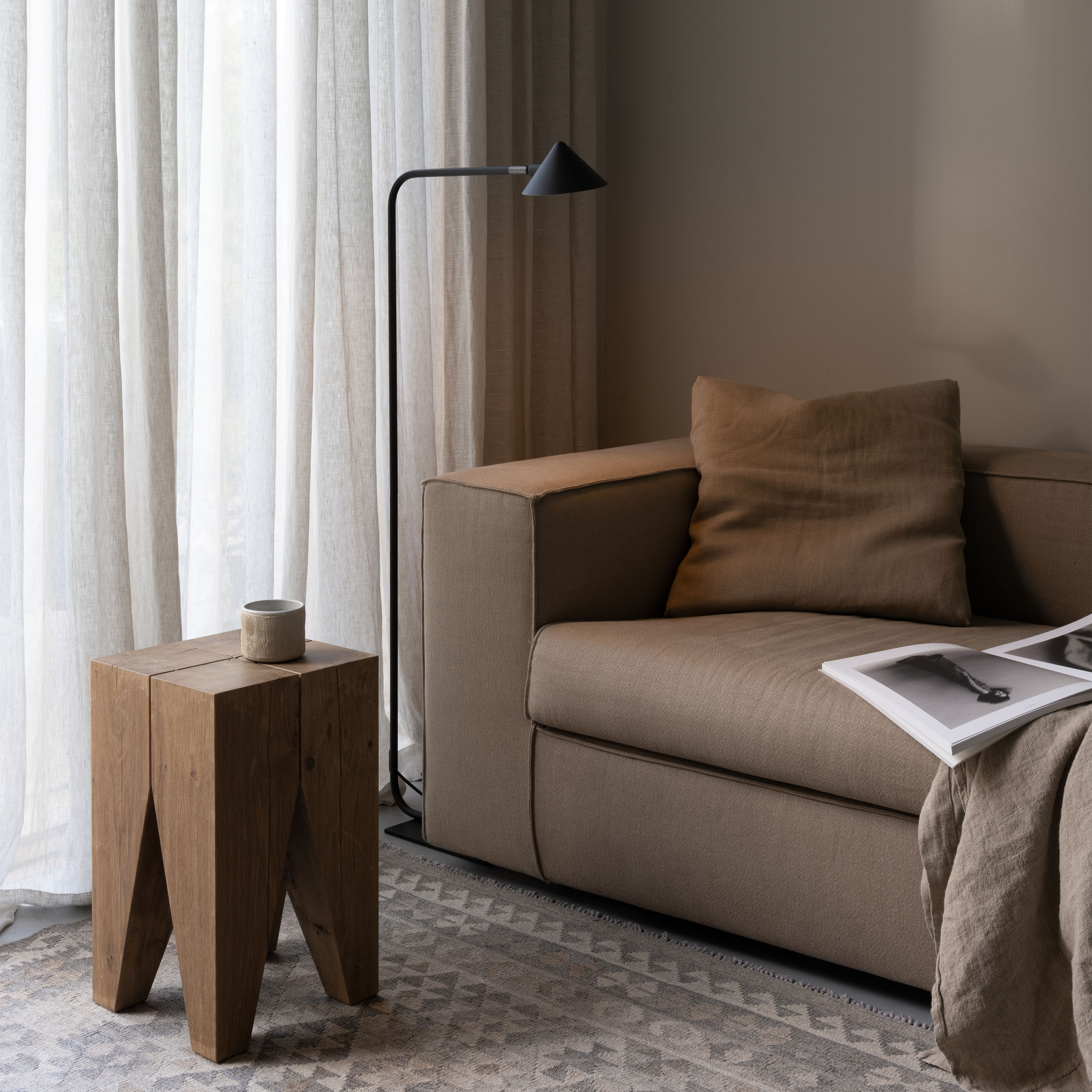 Watt &amp; Veke Kuro Gulvlampe Black 120cm