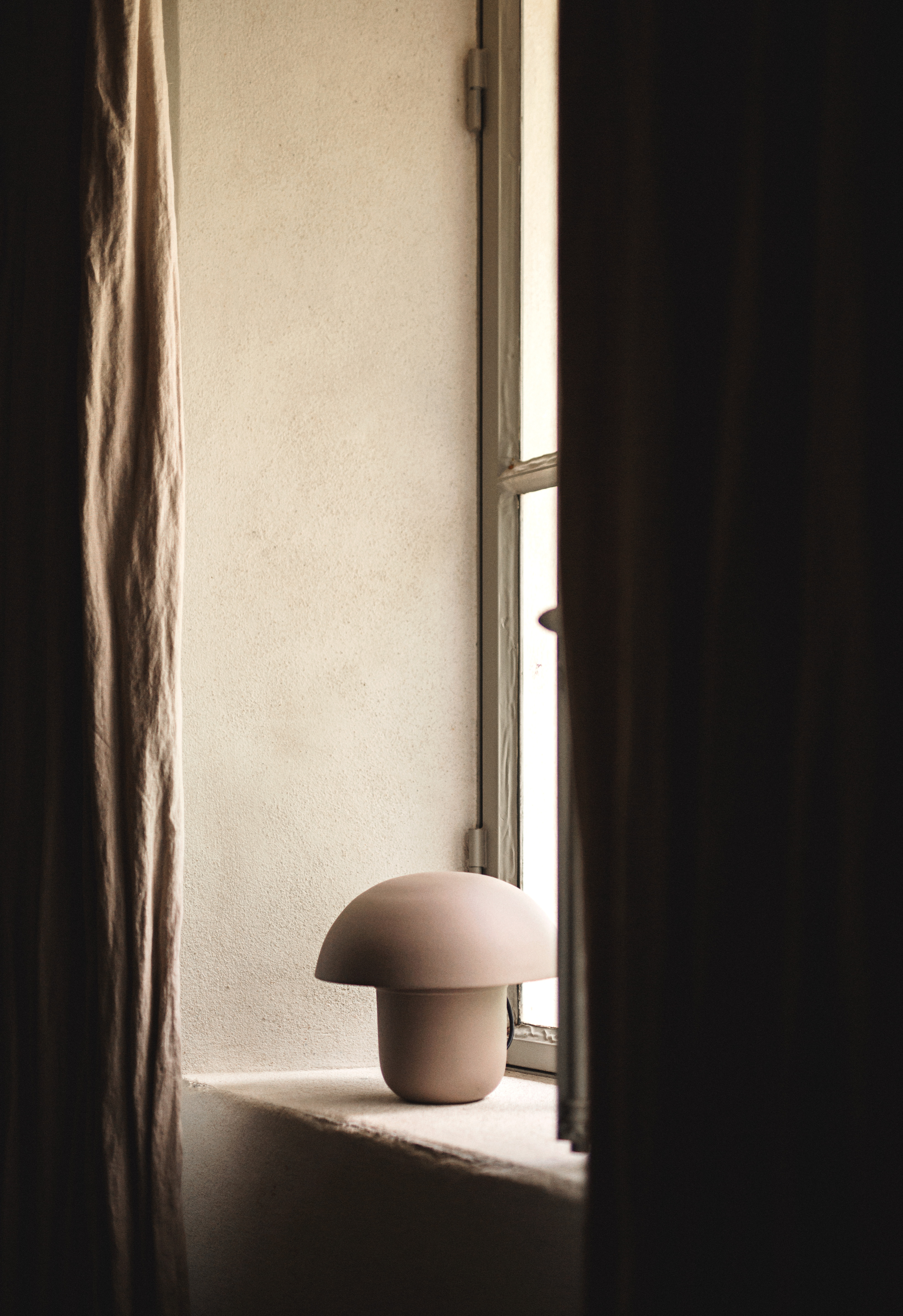 Olsson &amp; Jensen Carl-Johan Tischlampe Matt Taupe 27cm