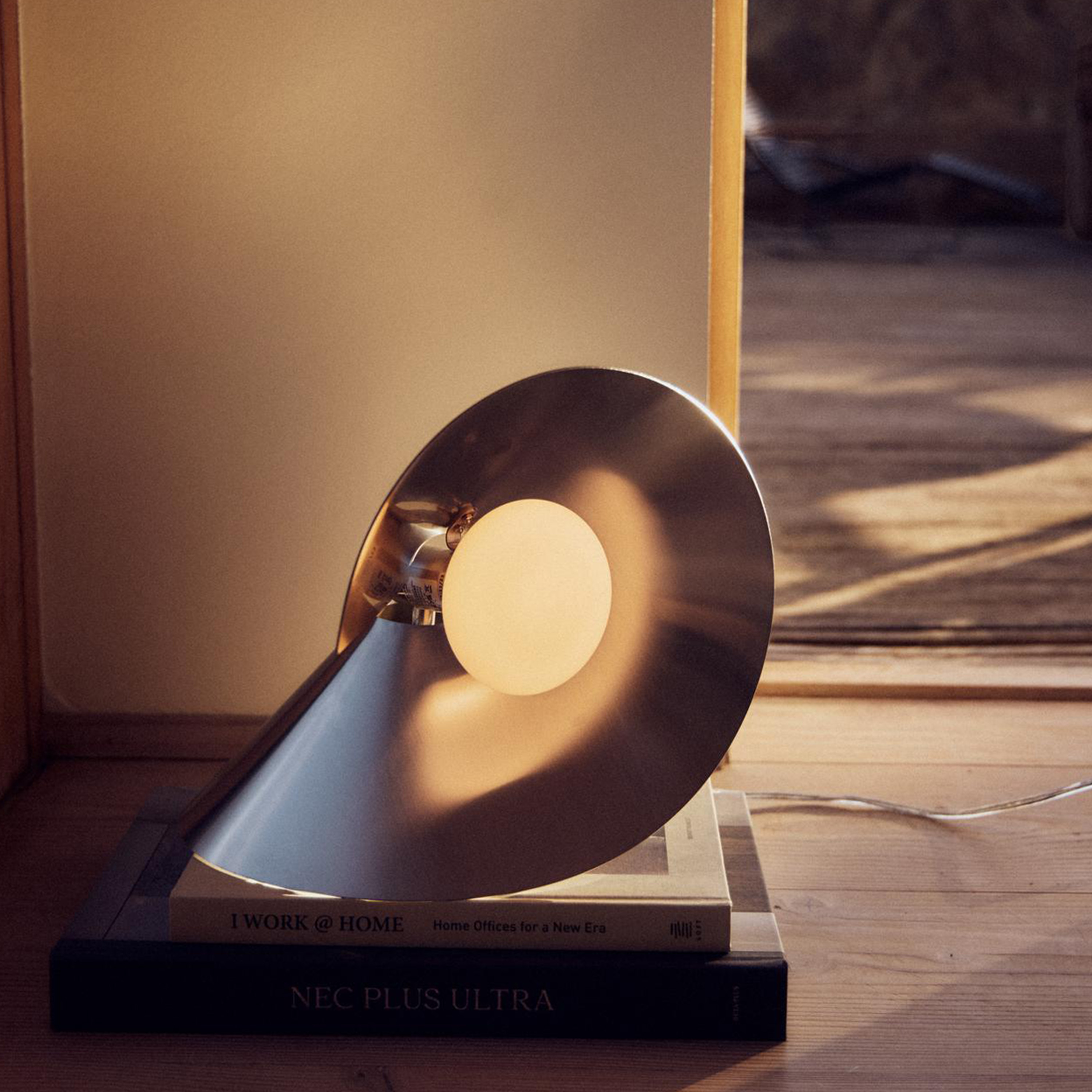 Frandsen Peel Tischleuchte Brushed Stainless Steel