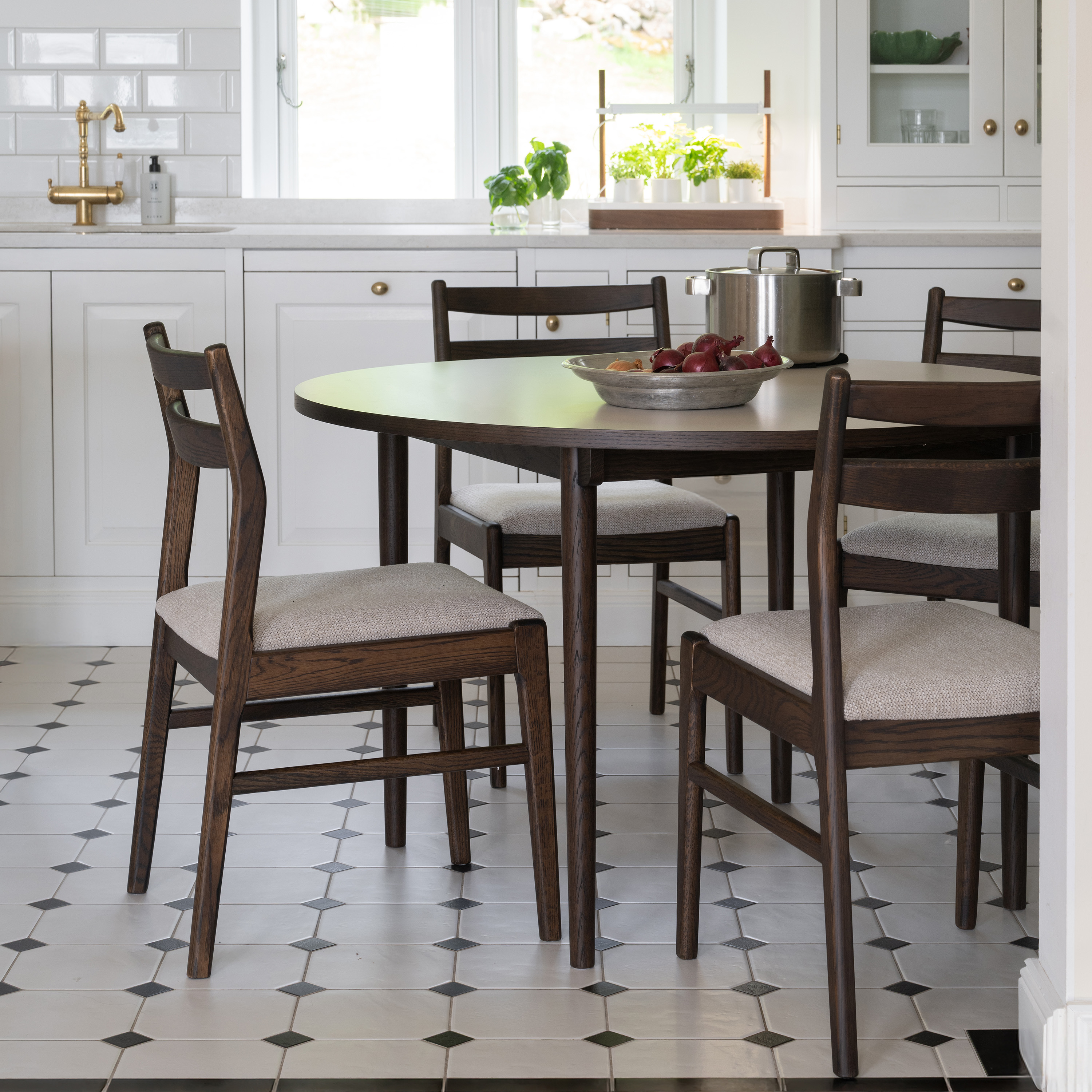 Rowico Home Fairmount Matbord Runt Beige/Brun Ek Ø120