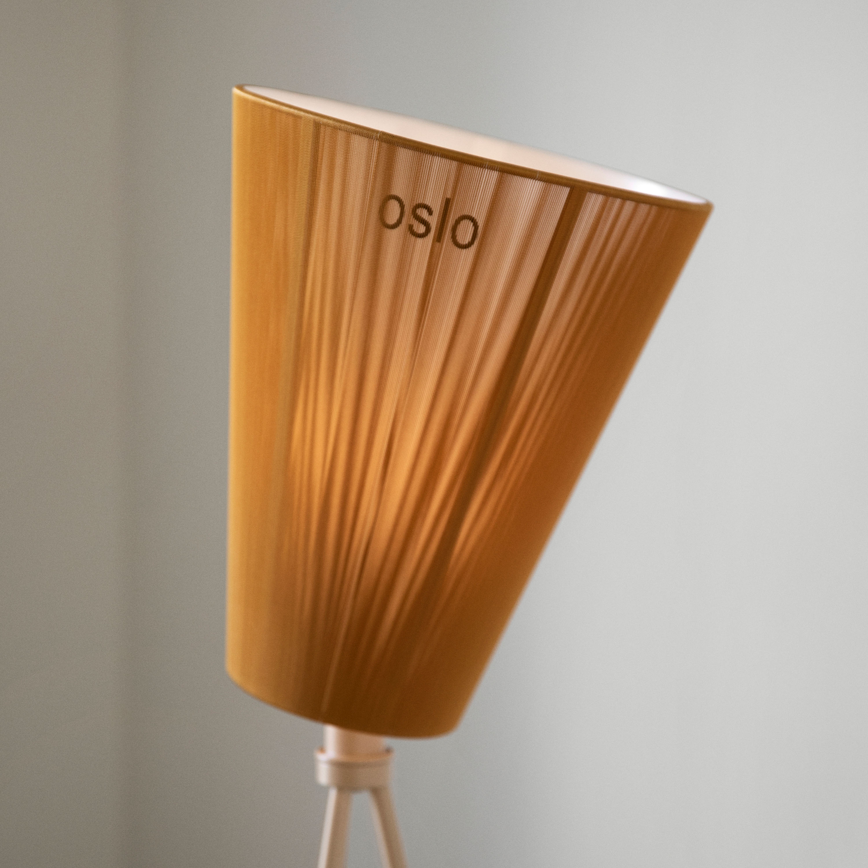 Northern Oslo Wood Lattiavalaisin Varjostin Caramel