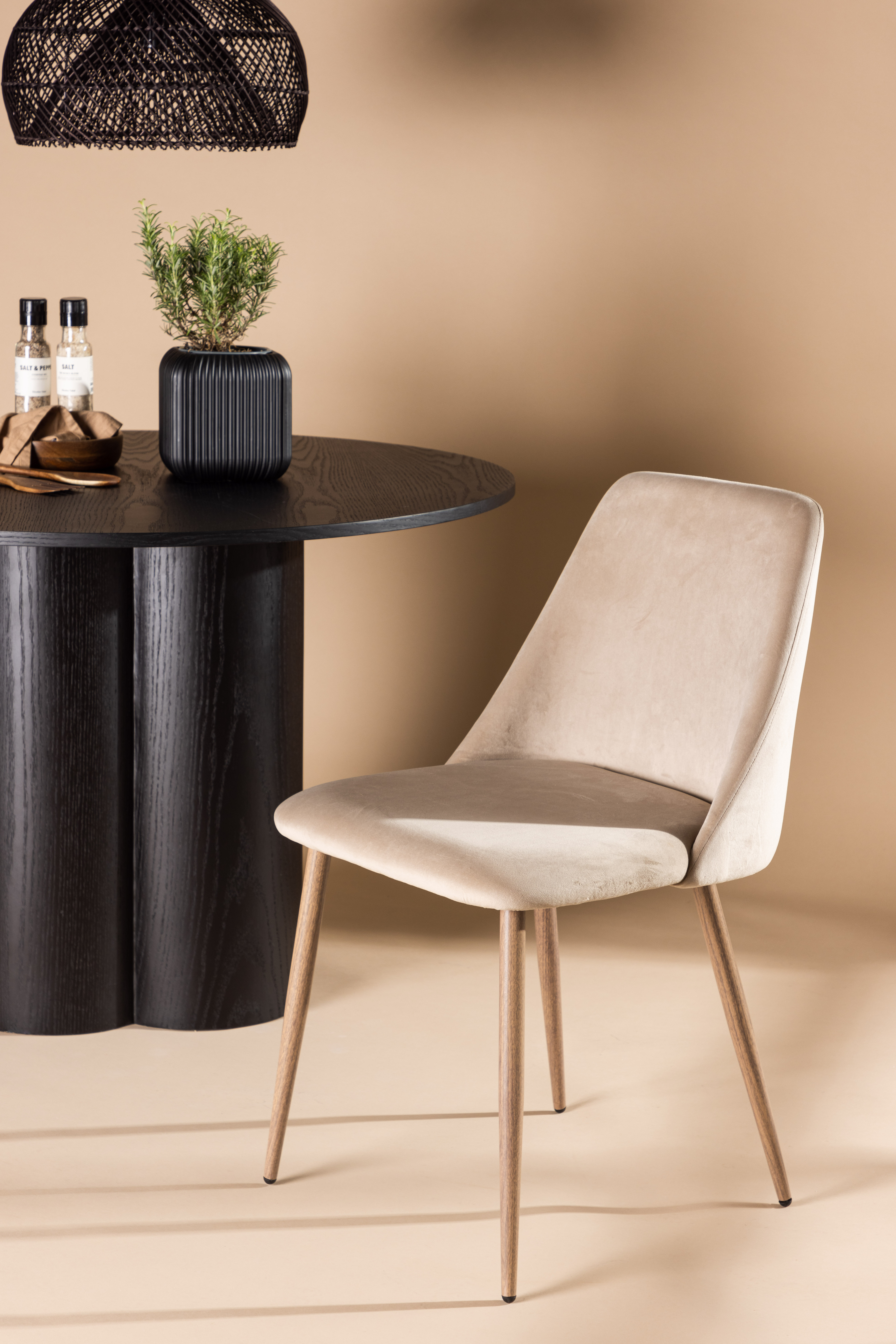 Venture Home Lori Matstol Sammet Beige