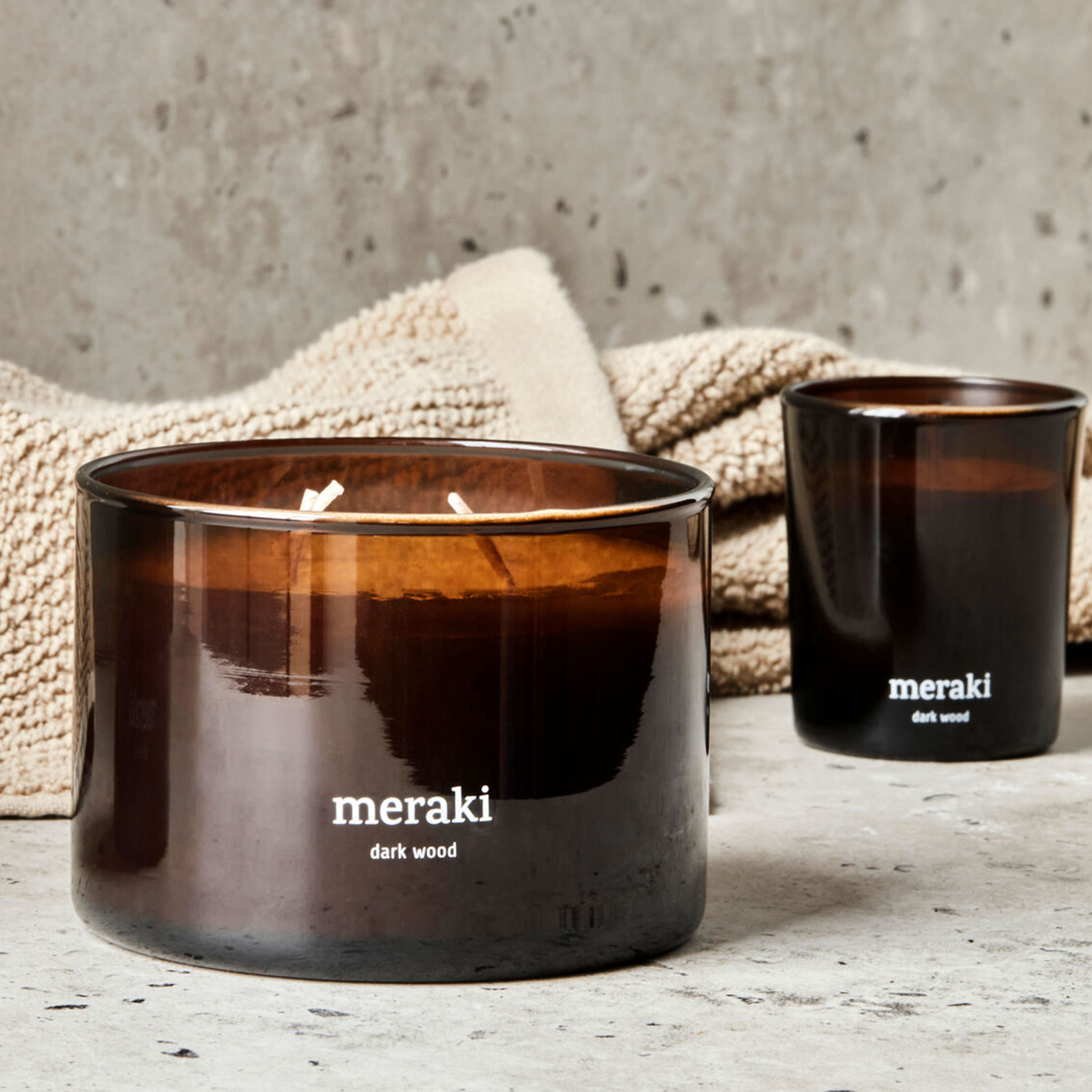 Meraki Dark Wood Duftkerze 340 g
