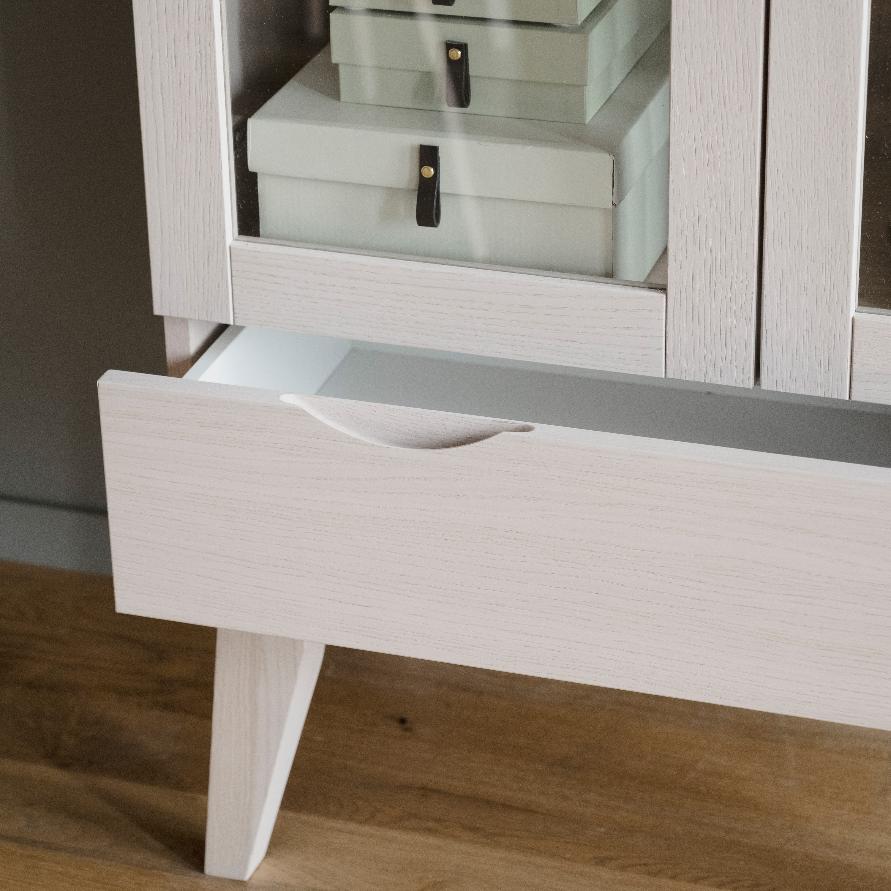 Rowico Home Filippa Vitrine Schrank Weiß pigmentiert 185cm