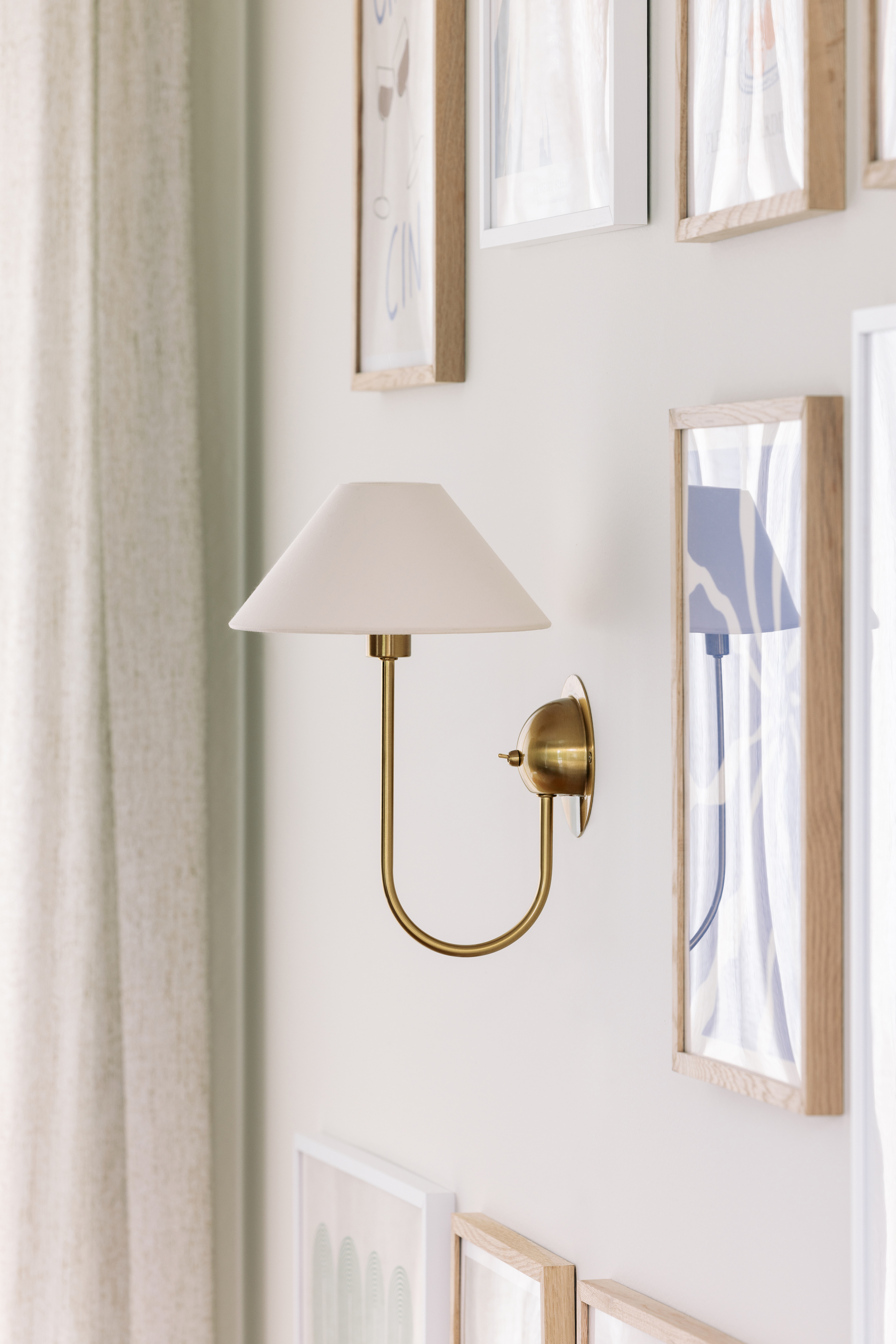 Globen Lighting Iris Seinävalaisin Beige