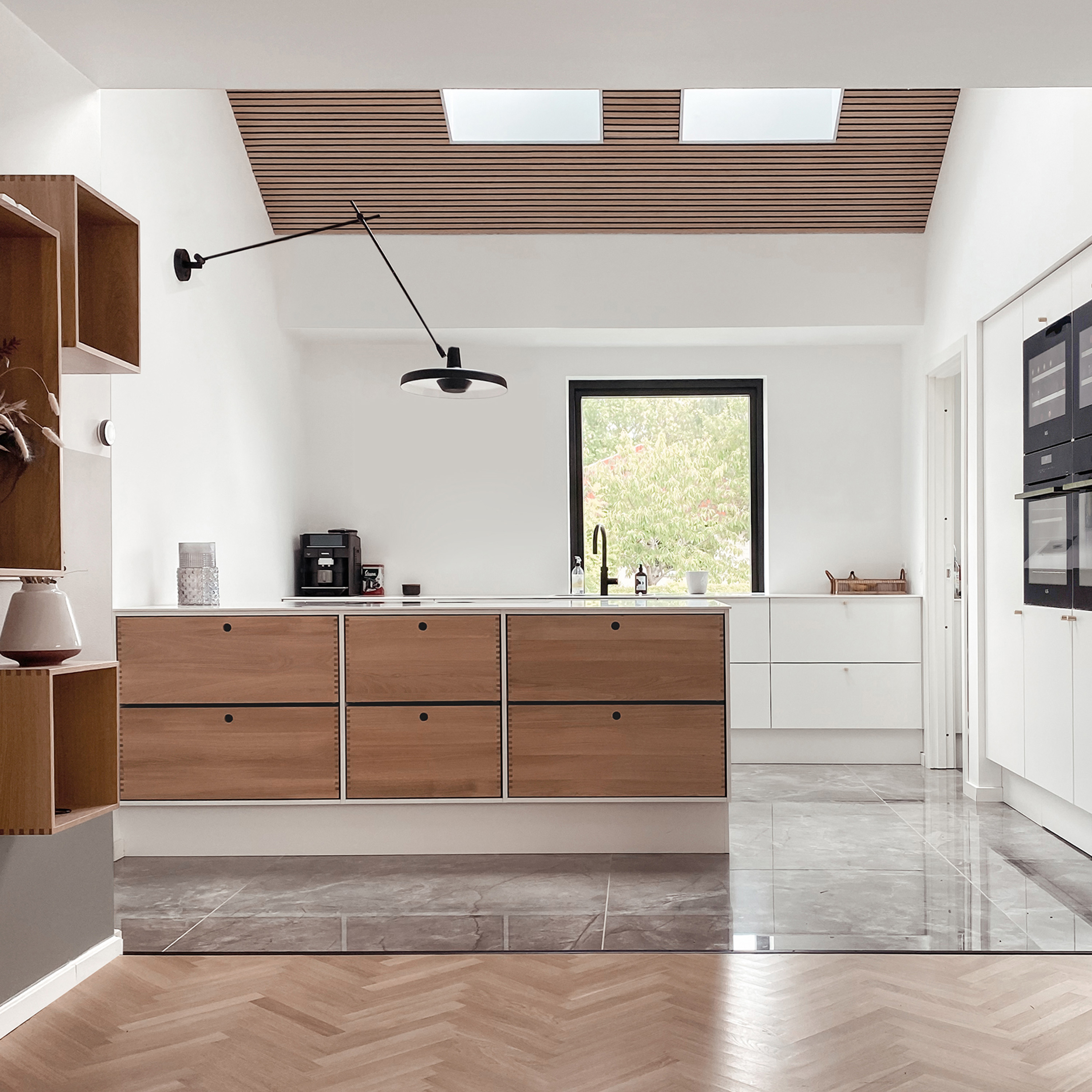 Grupa Arigato Seinävalaisin Black 45