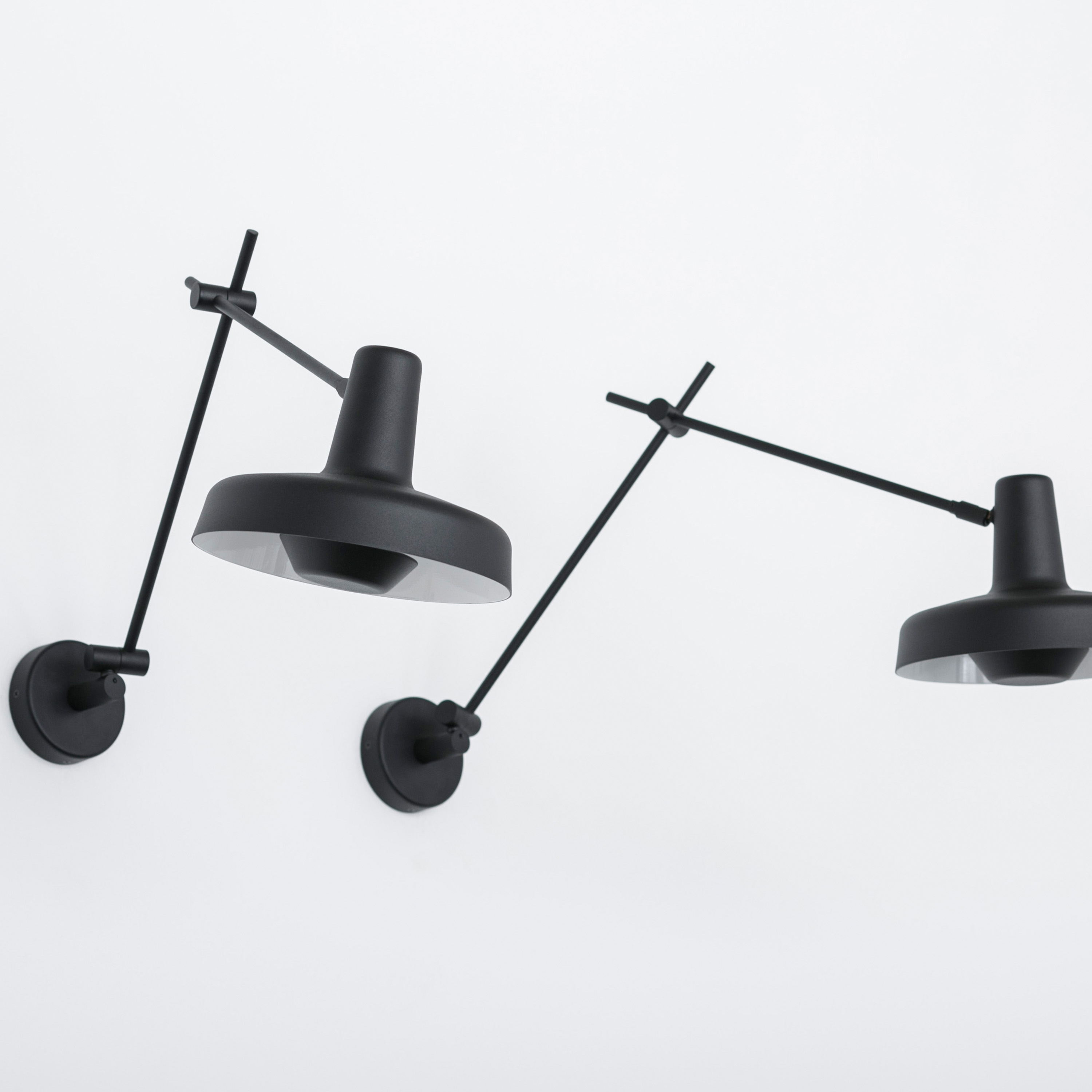 Grupa Arigato Seinävalaisin Black