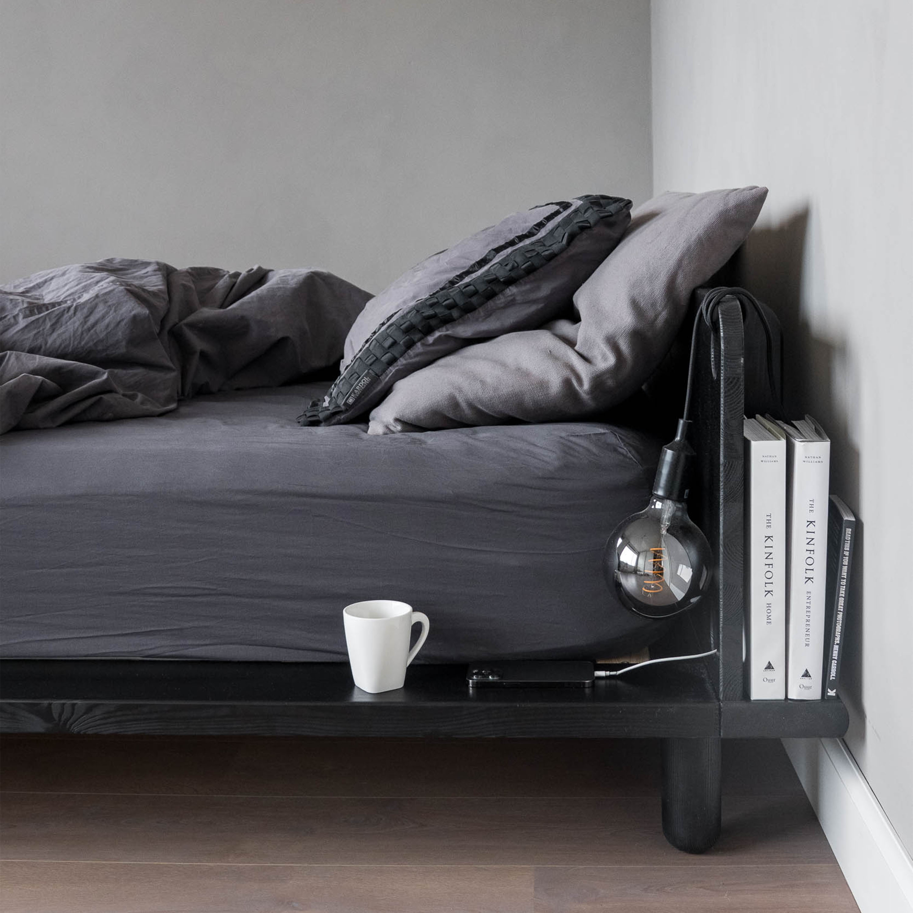 Karup Design Peek Sengeramme Inkl. Sengelampe Svart 140cm