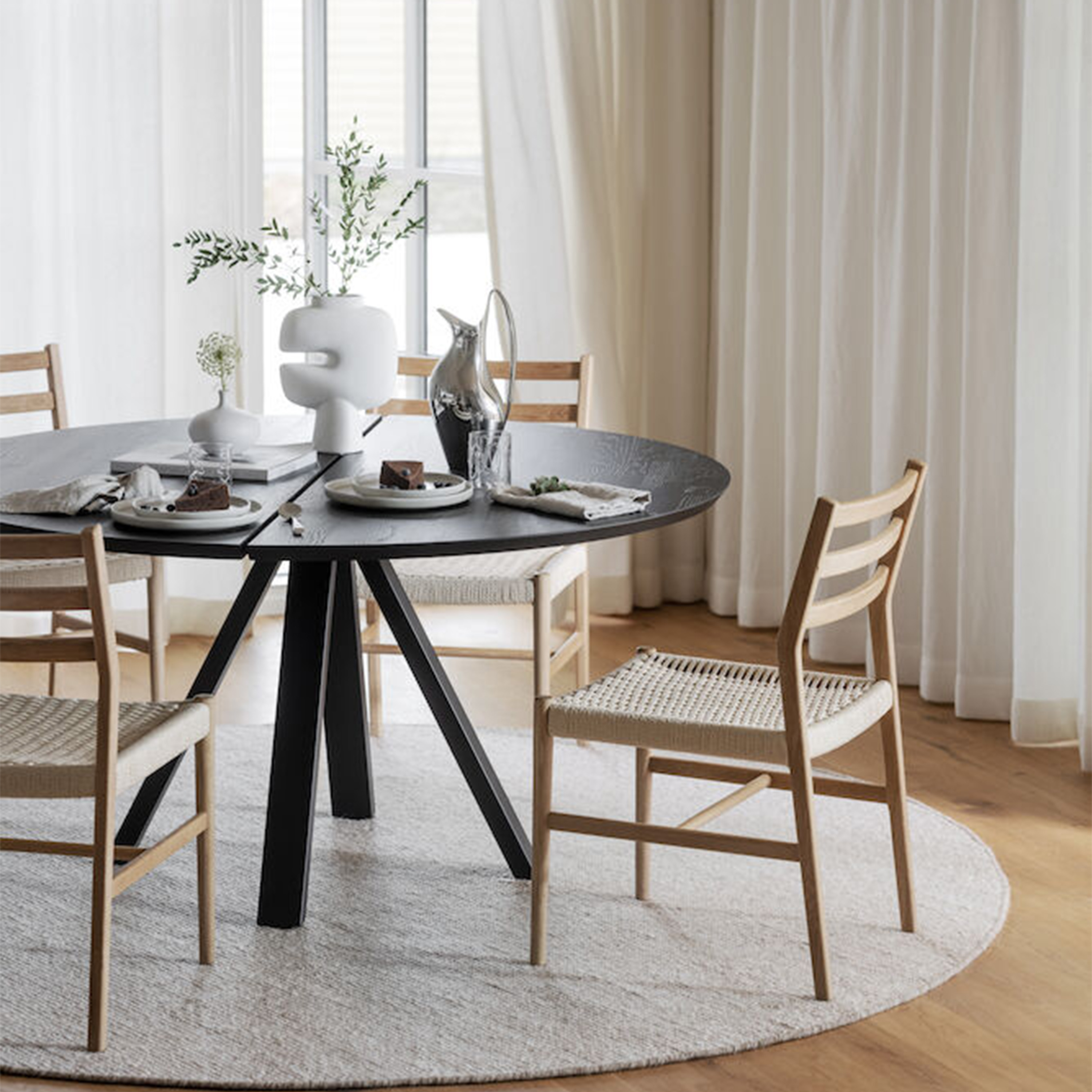 Rowico Home Carradale Esstisch V-Bein Schwarz Ø150