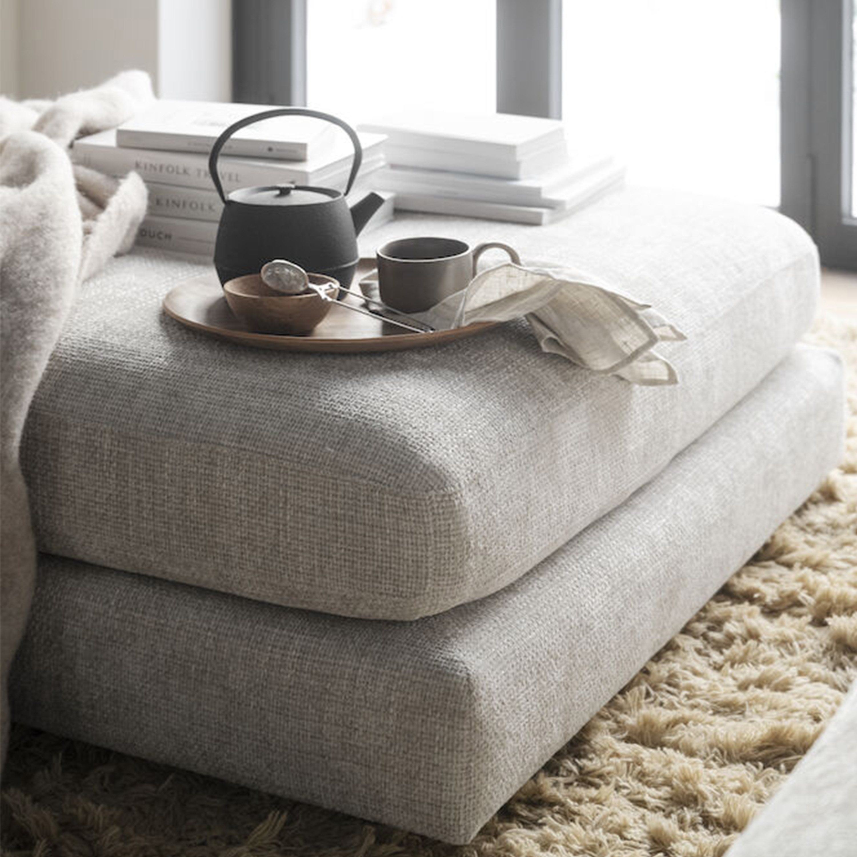 Rowico Home Duncan Fotpall Ljusgrå