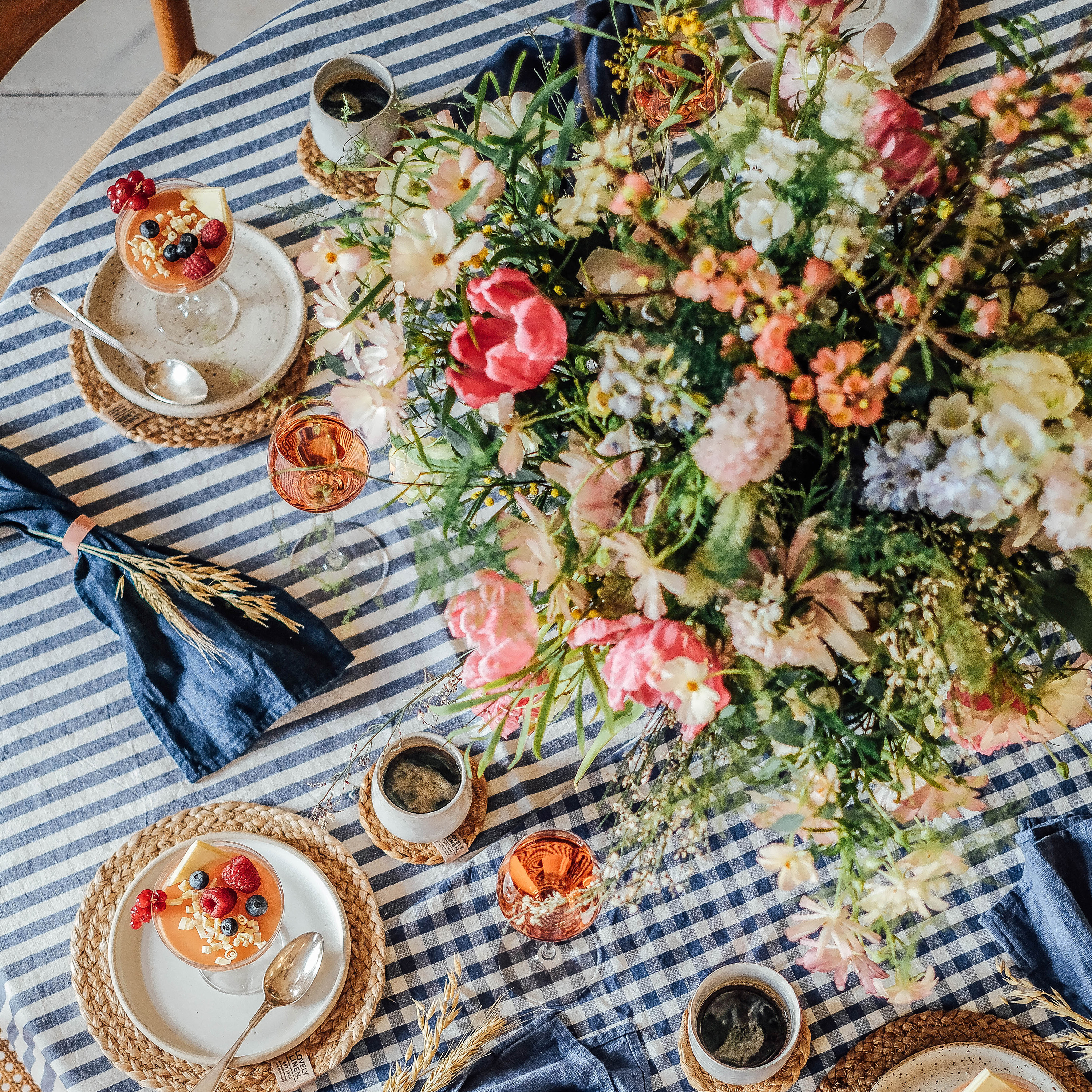 Lovely Linen Misty Pöytäliina Pellava Edge Denim Blue 145x250