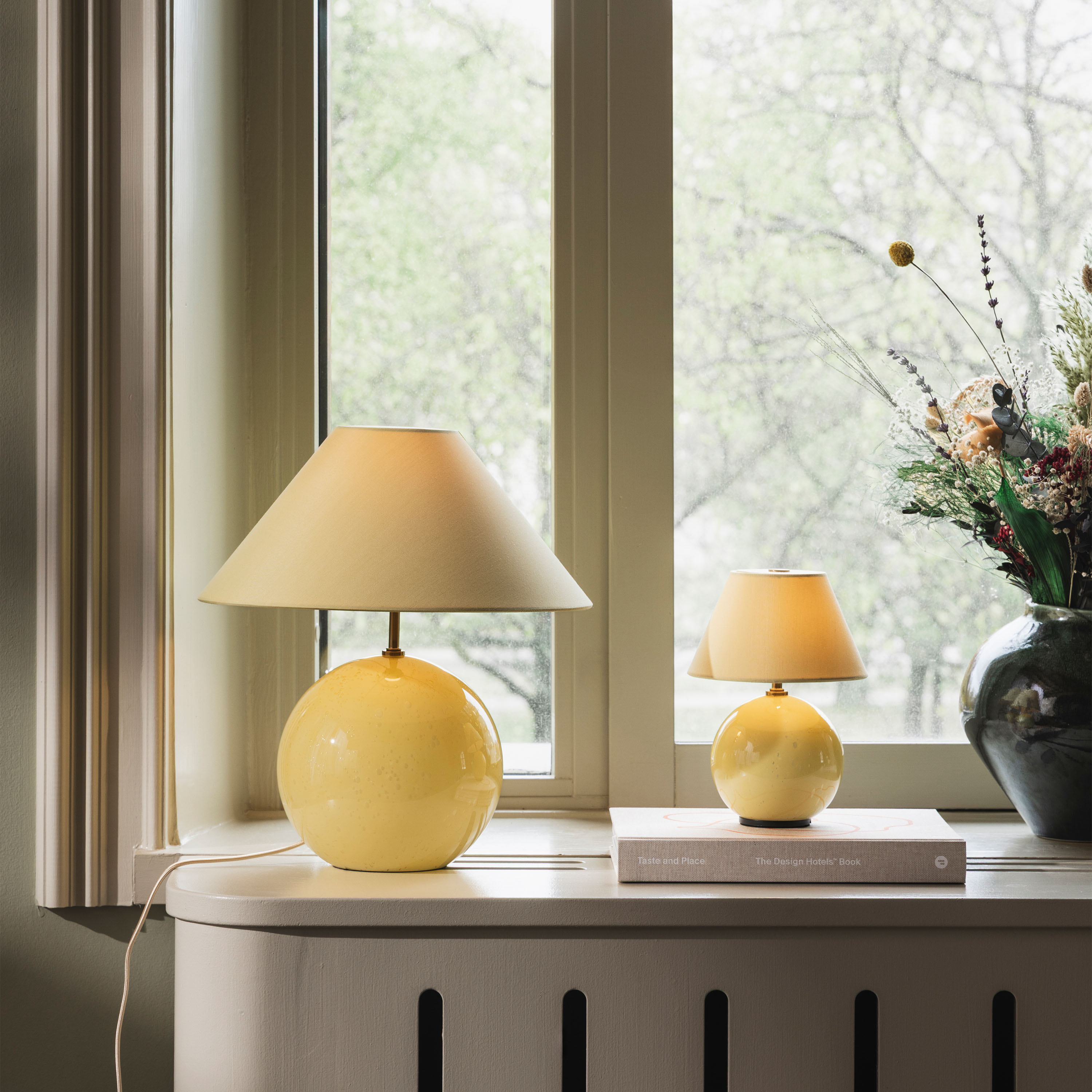 Globen Lighting Iris Bærbar Bordlampe Butter Yellow