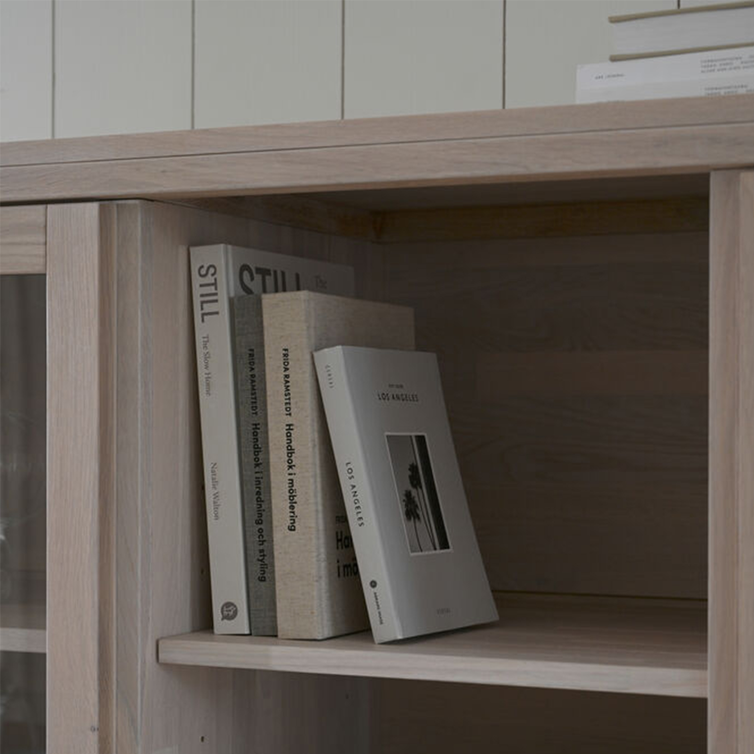 Rowico Home Brooklyn Vitrinskåp Vitpigmenterad Ek