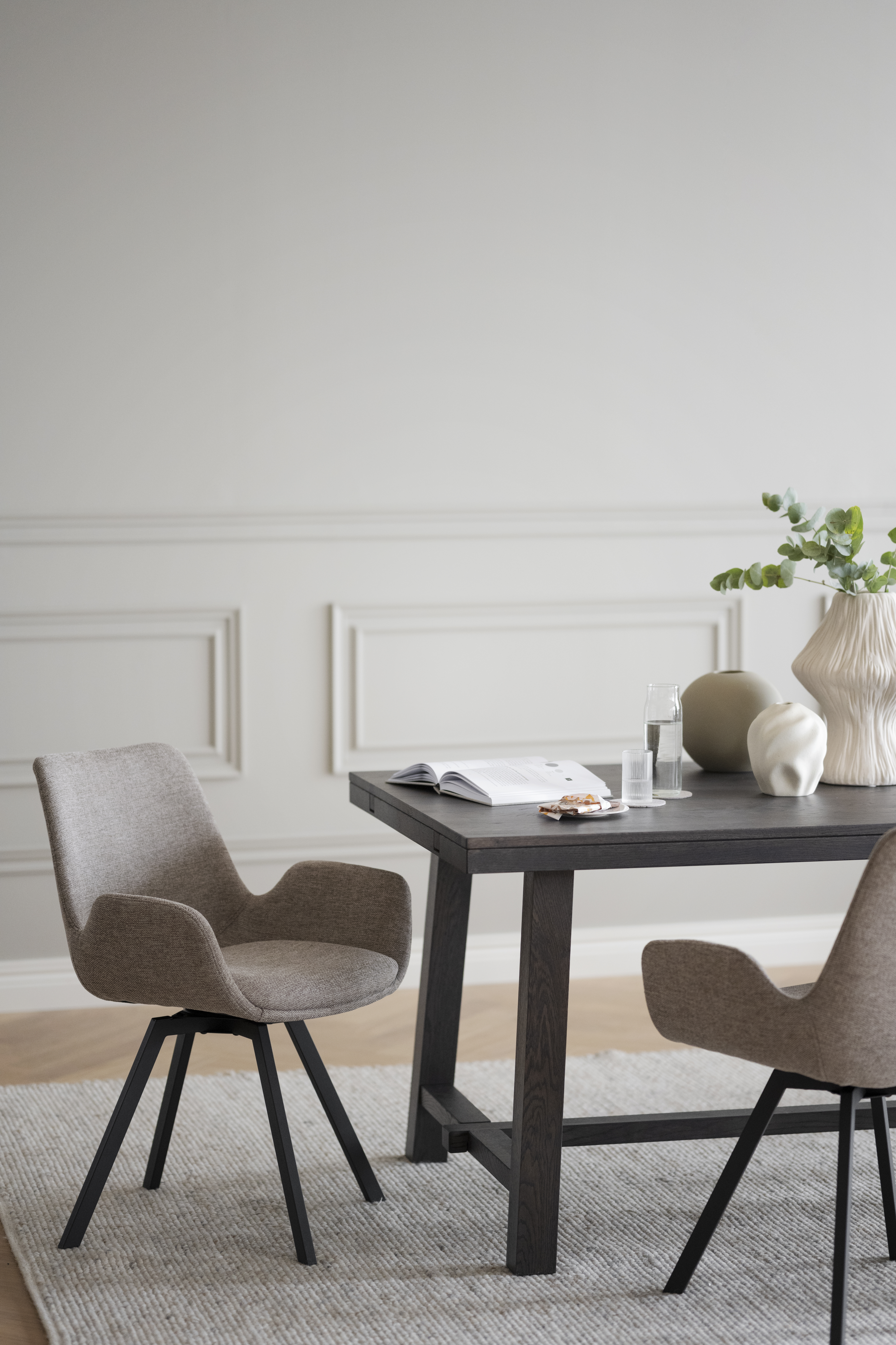 Rowico Home Norwell Karmstol Beige/Svart