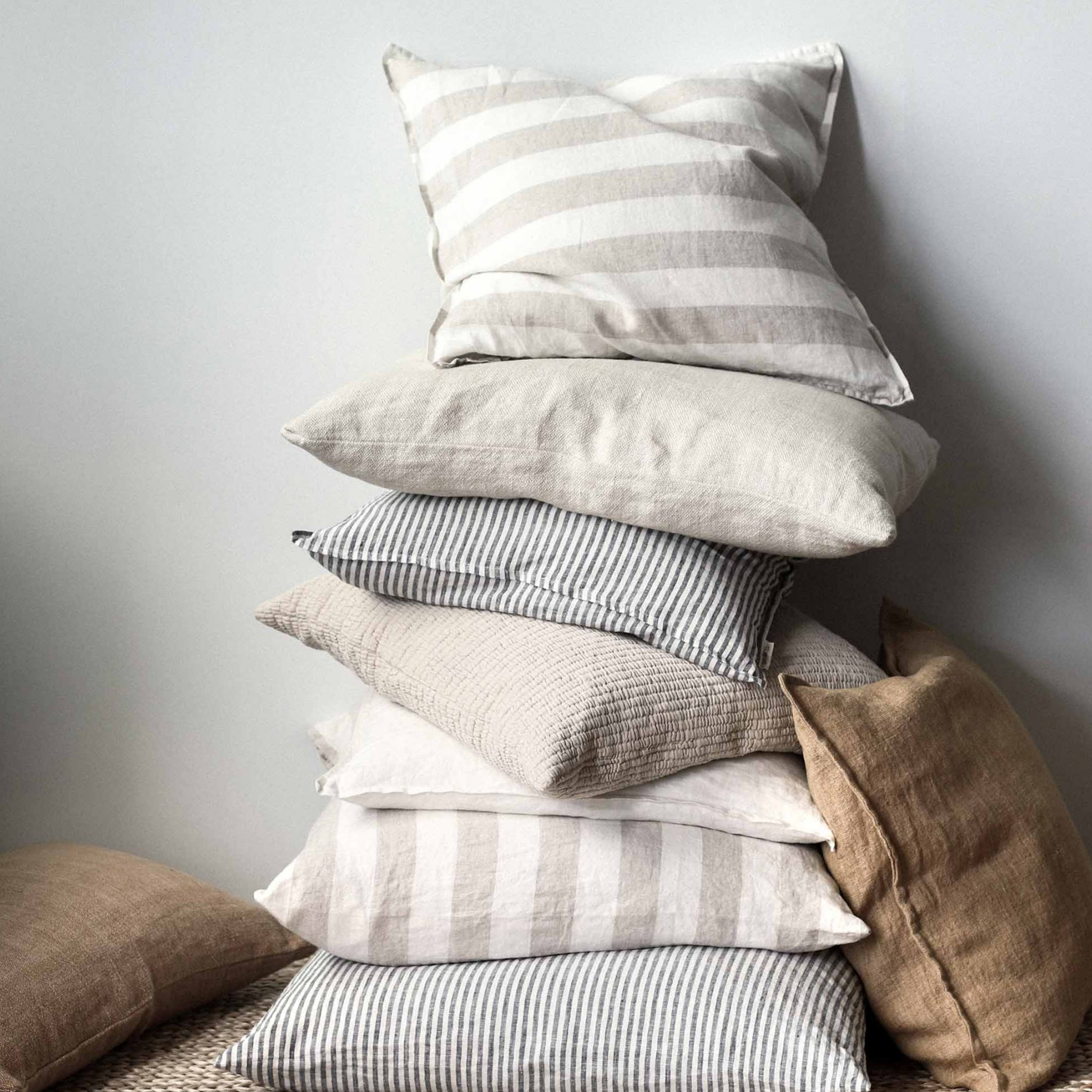 Tell me more Holte Krysspute i Lin Sand 60x60