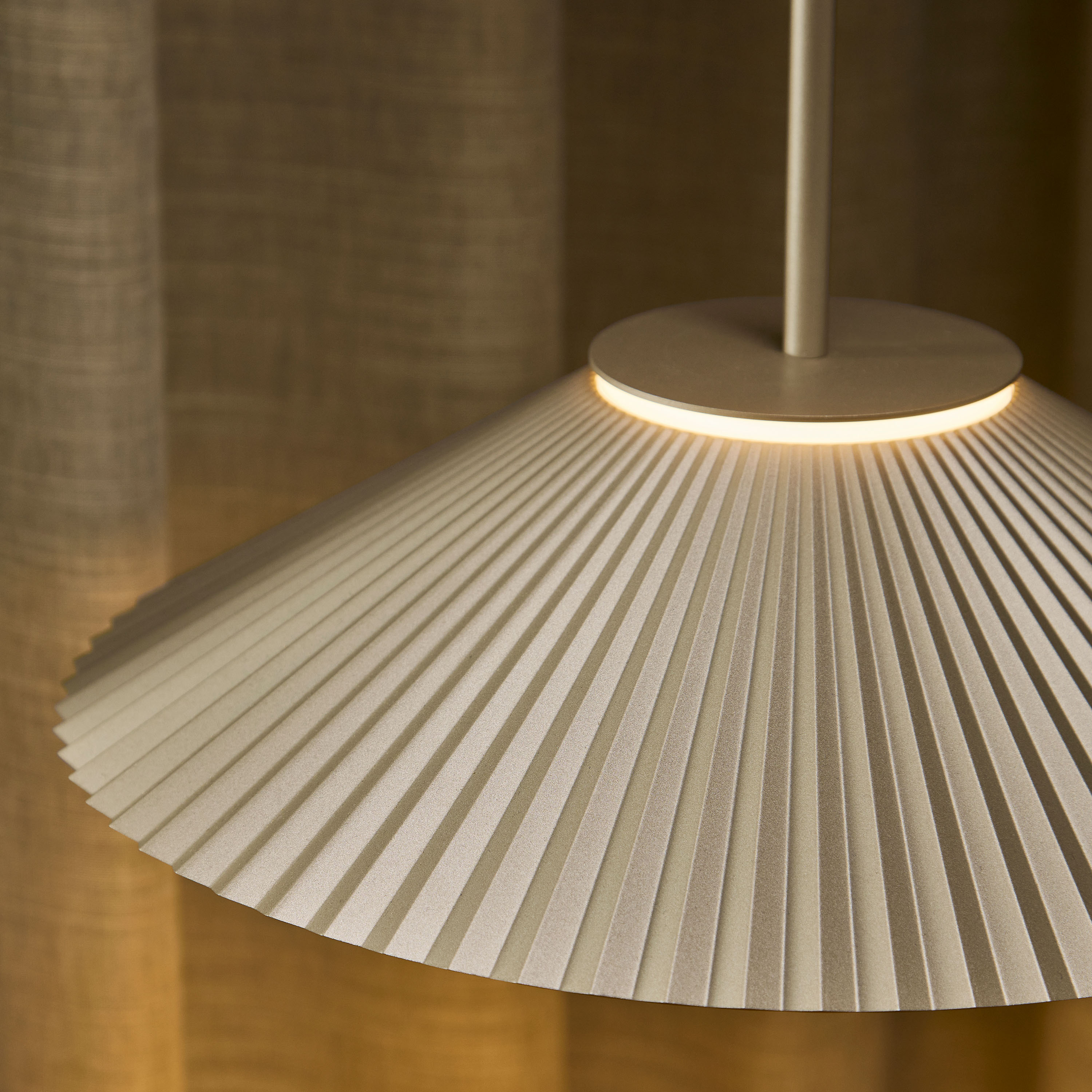 LOOM Design Ballerina So Taklampe Soft Ivory Ø35