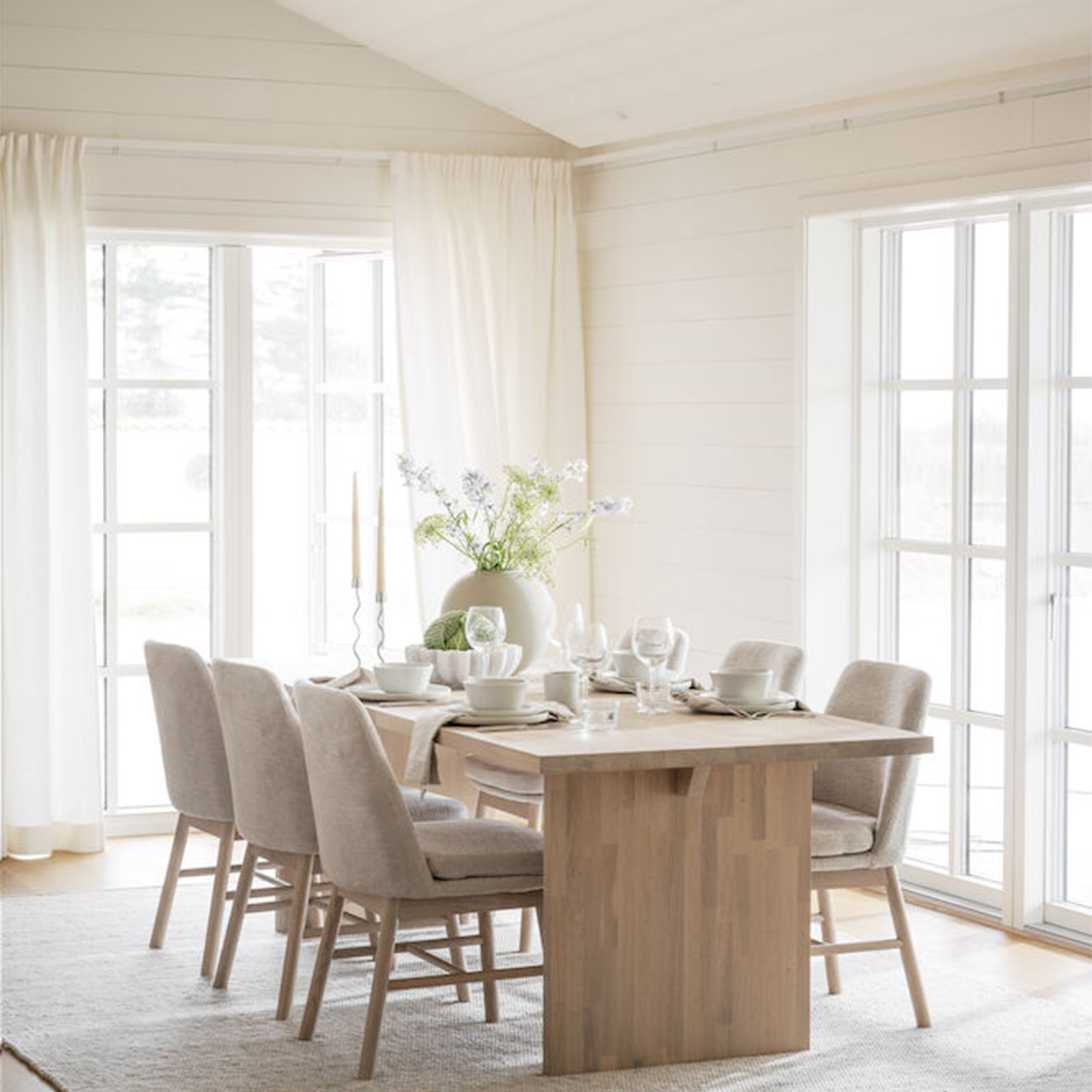 Rowico Home Emmett Matbord Vitpigmenterad 240cm