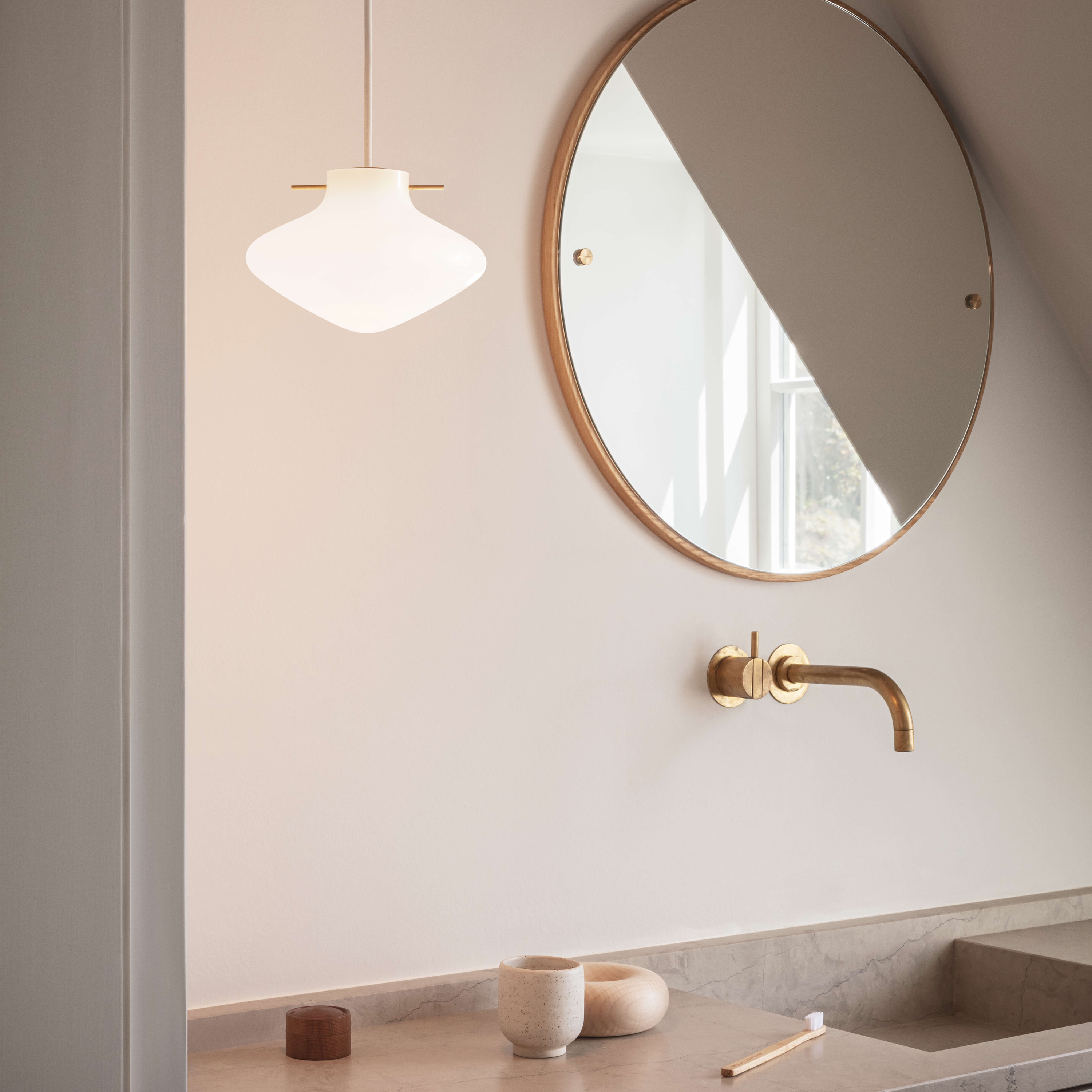 LYFA Repose Kattovalaisin Musta 17cm