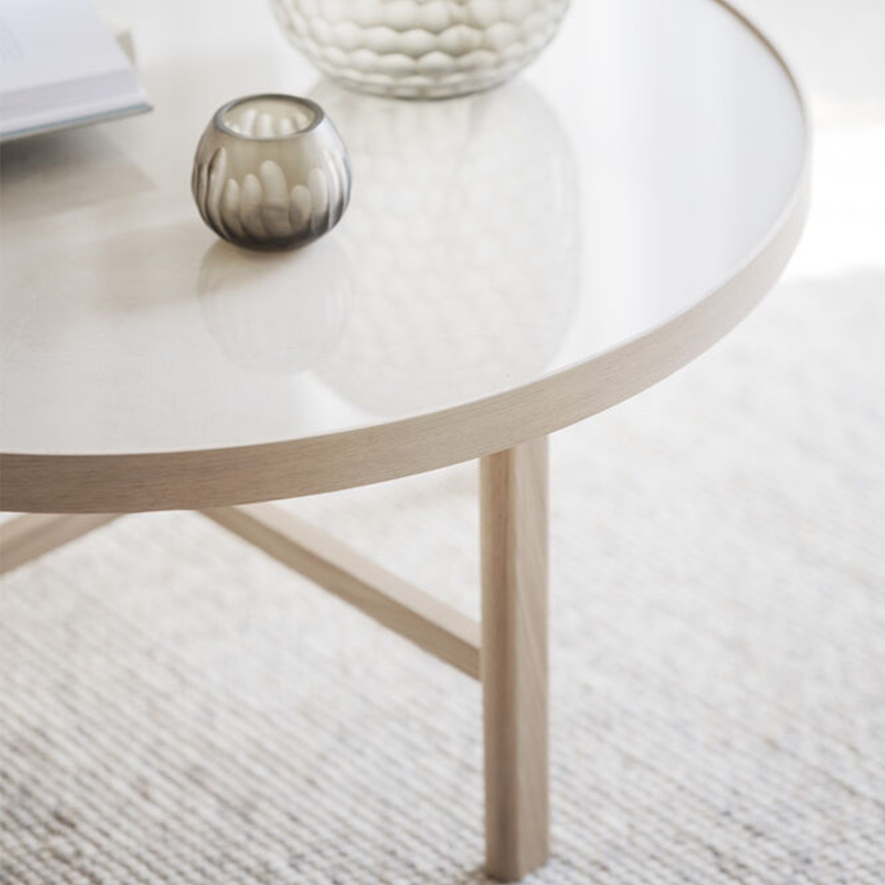 Rowico Home Marsden Soffbord Beige/Vitpigmenterad Ø90