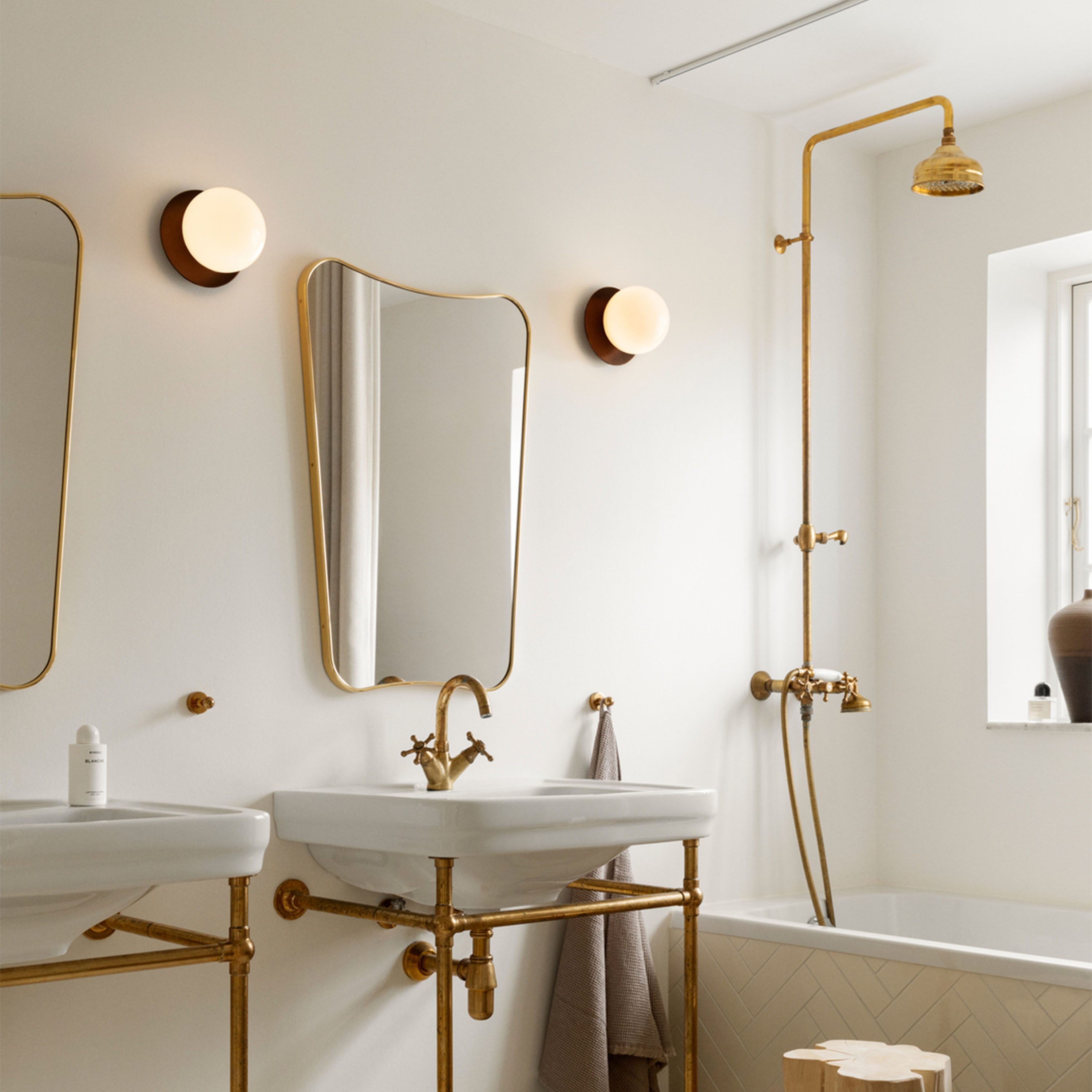 Nuura Liila 1 Vägg-/taklampa Dark Bronze/Opal Medium