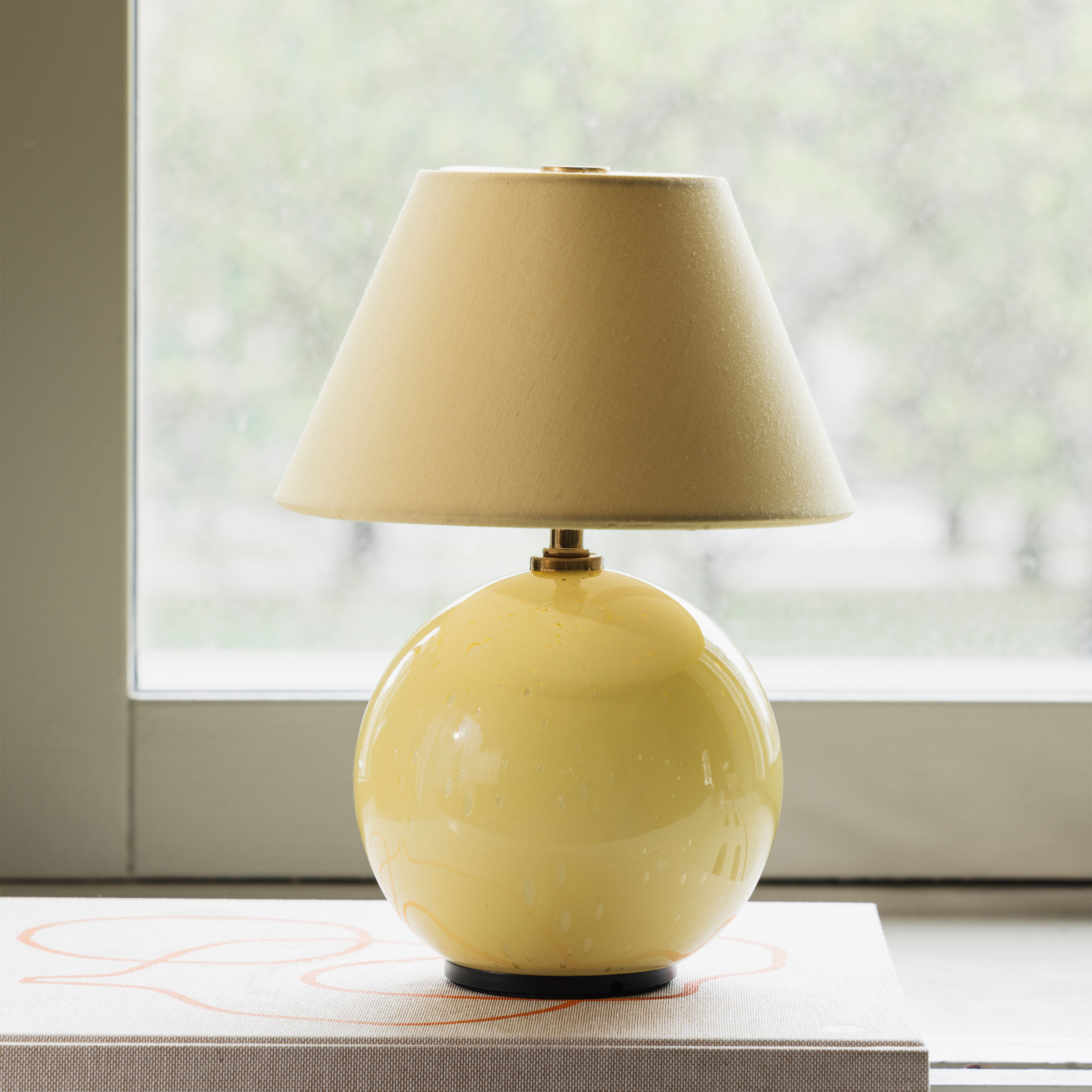 Globen Lighting Iris Bærbar Bordlampe Butter Yellow