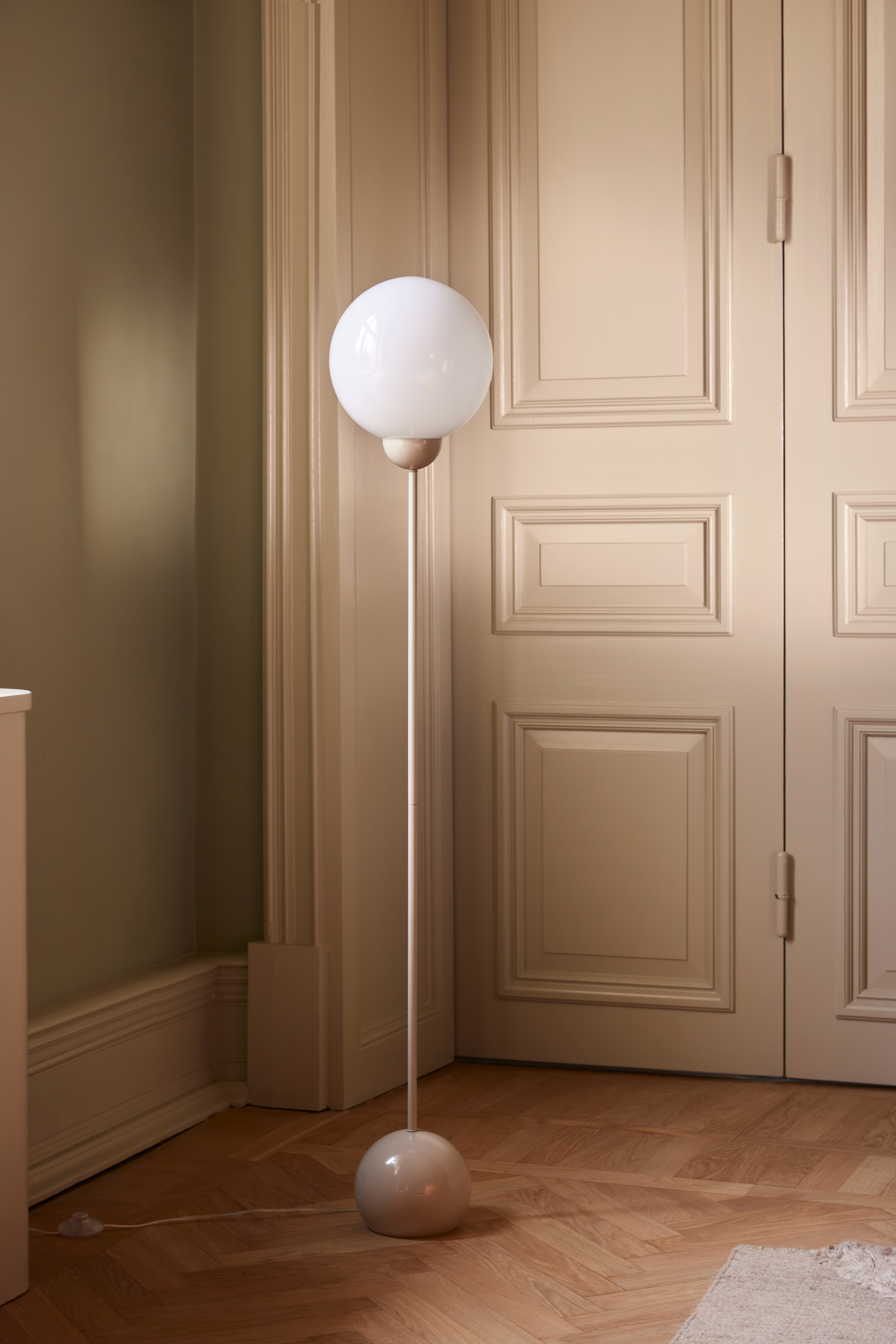 Globen Lighting Ripley Lattialamppu Beige 144cm