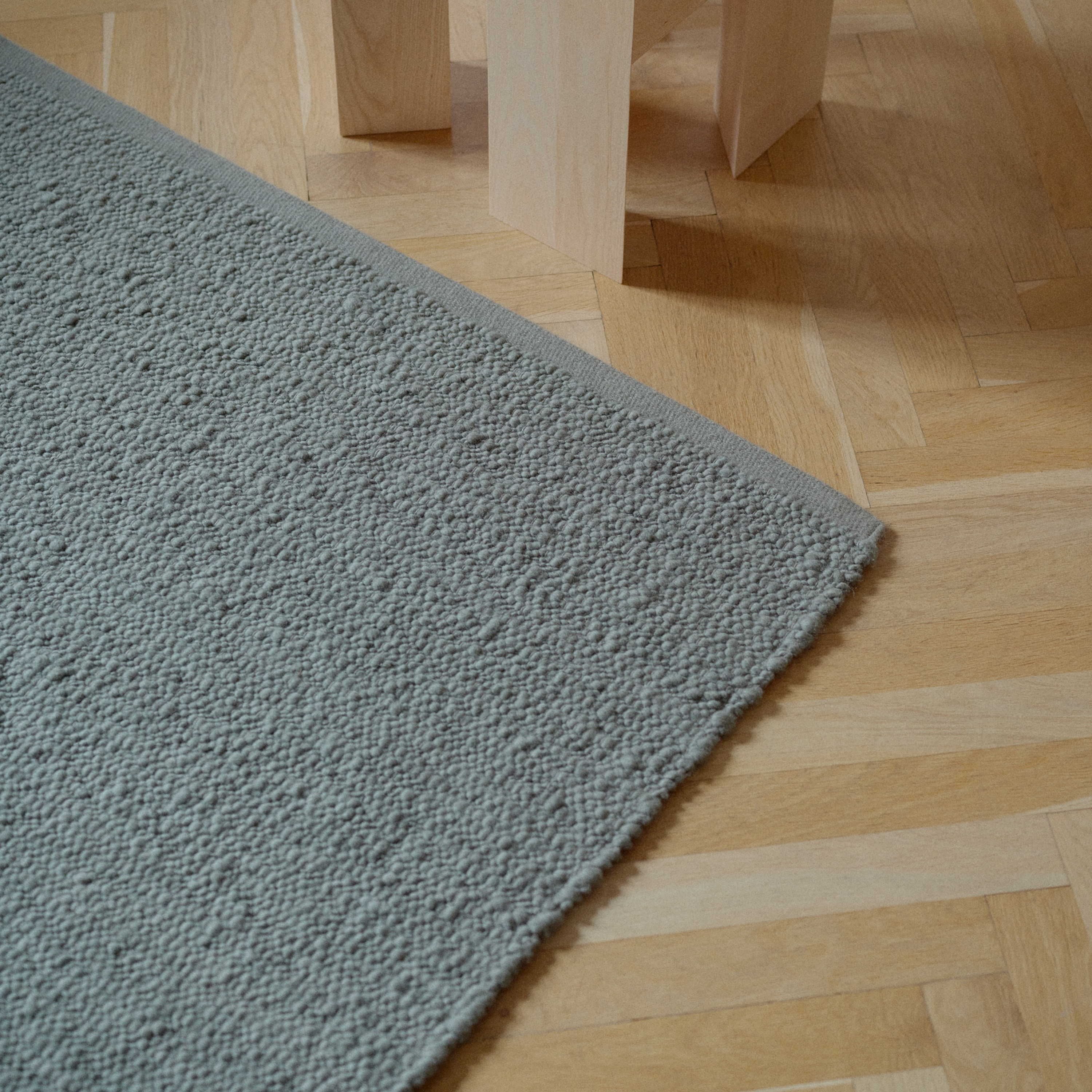 Linie Design Pebbled Poem Wollteppich Moss 200x300