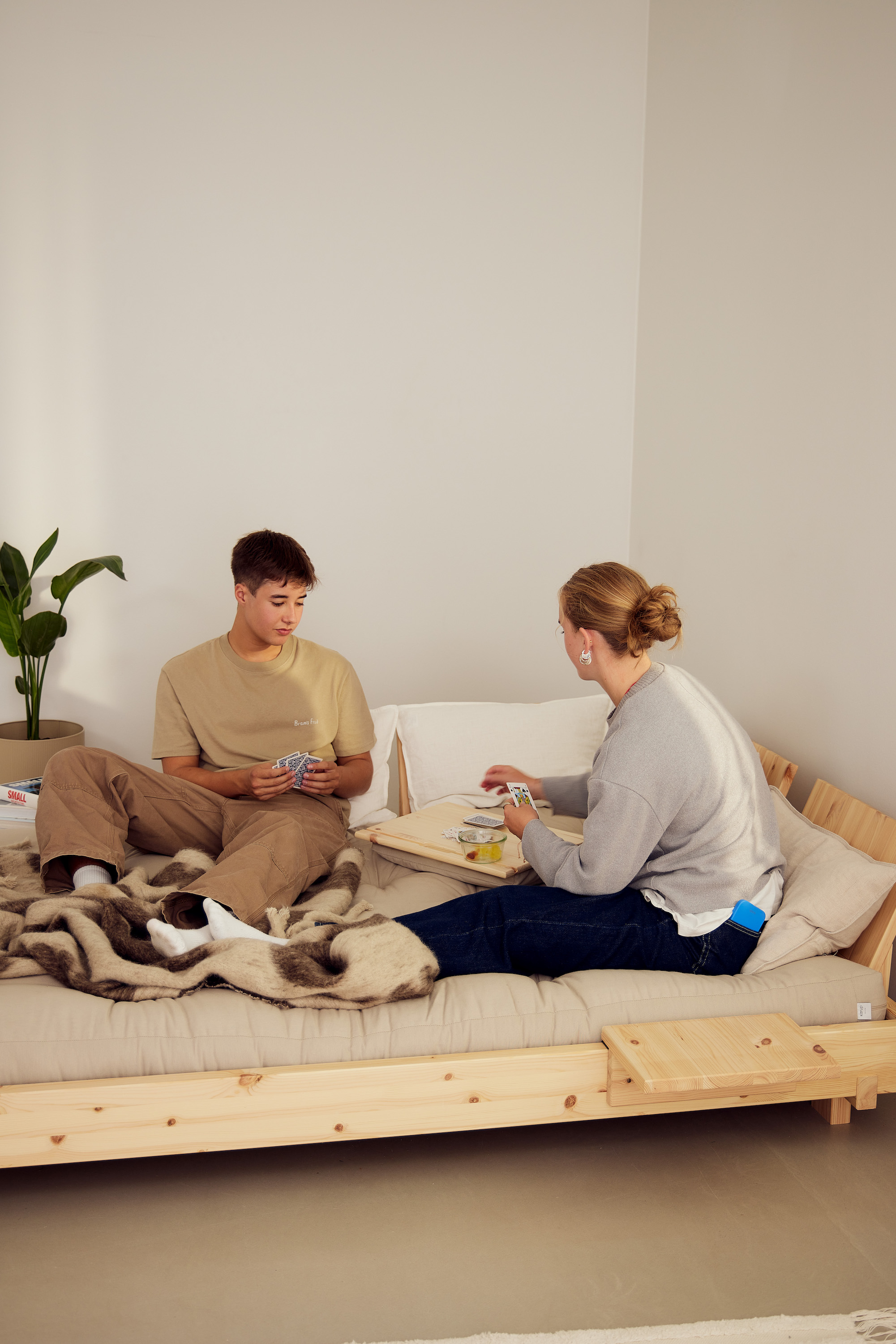 Karup Design Social Vuodesohva Luonnonvärisellä/Beigellä verhoilulla 140cm sisältäen 4 selkänojaa/sivupöytää