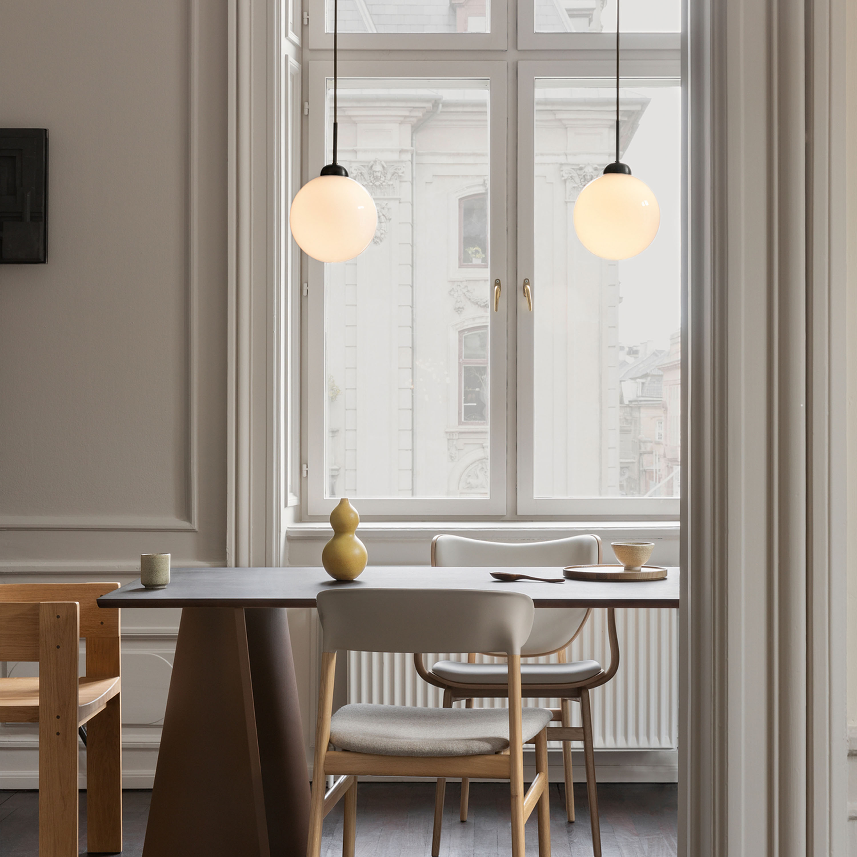 Nuura Apiales 1 Taklampa Satin Black/Opal Large