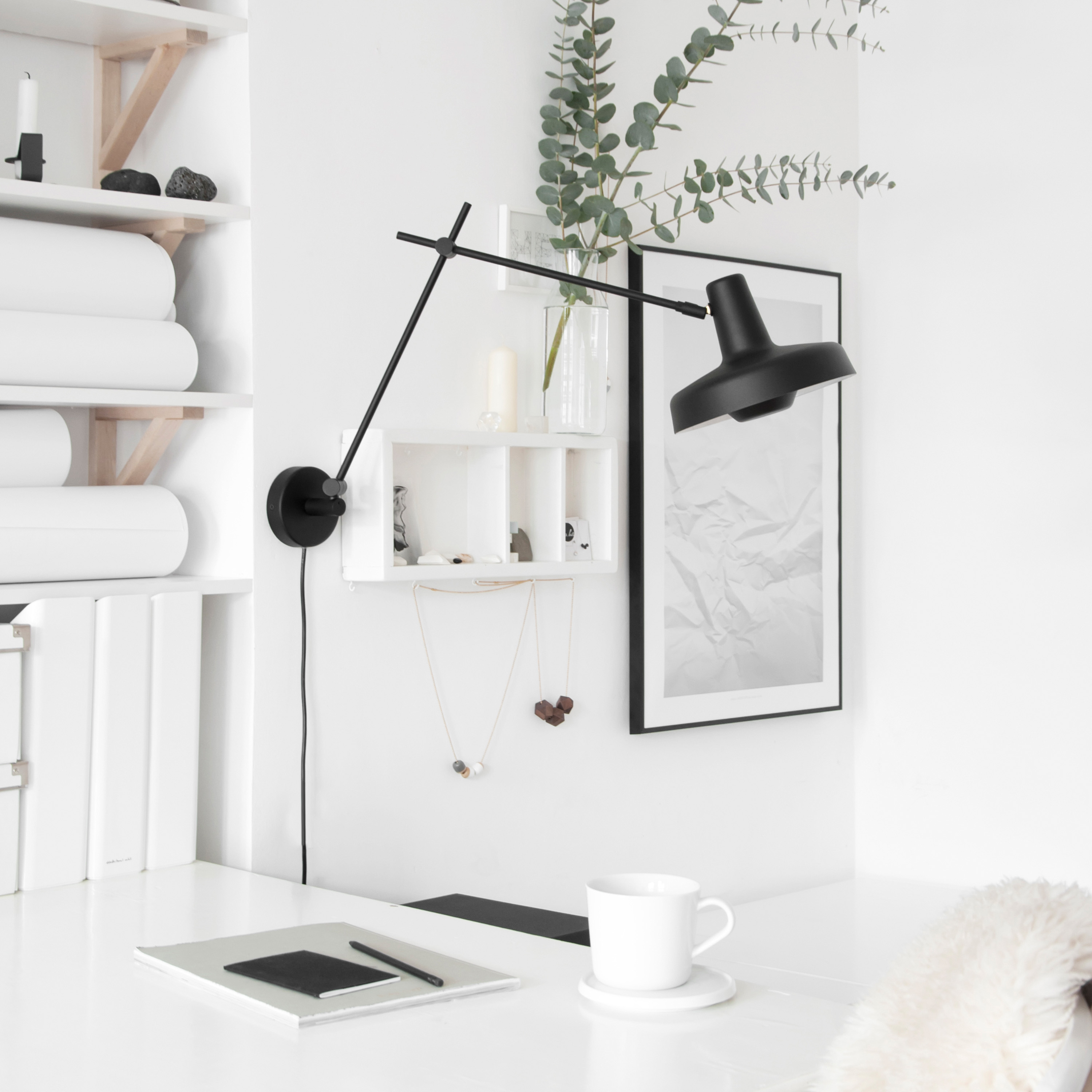 Grupa Arigato Seinävalaisin Black