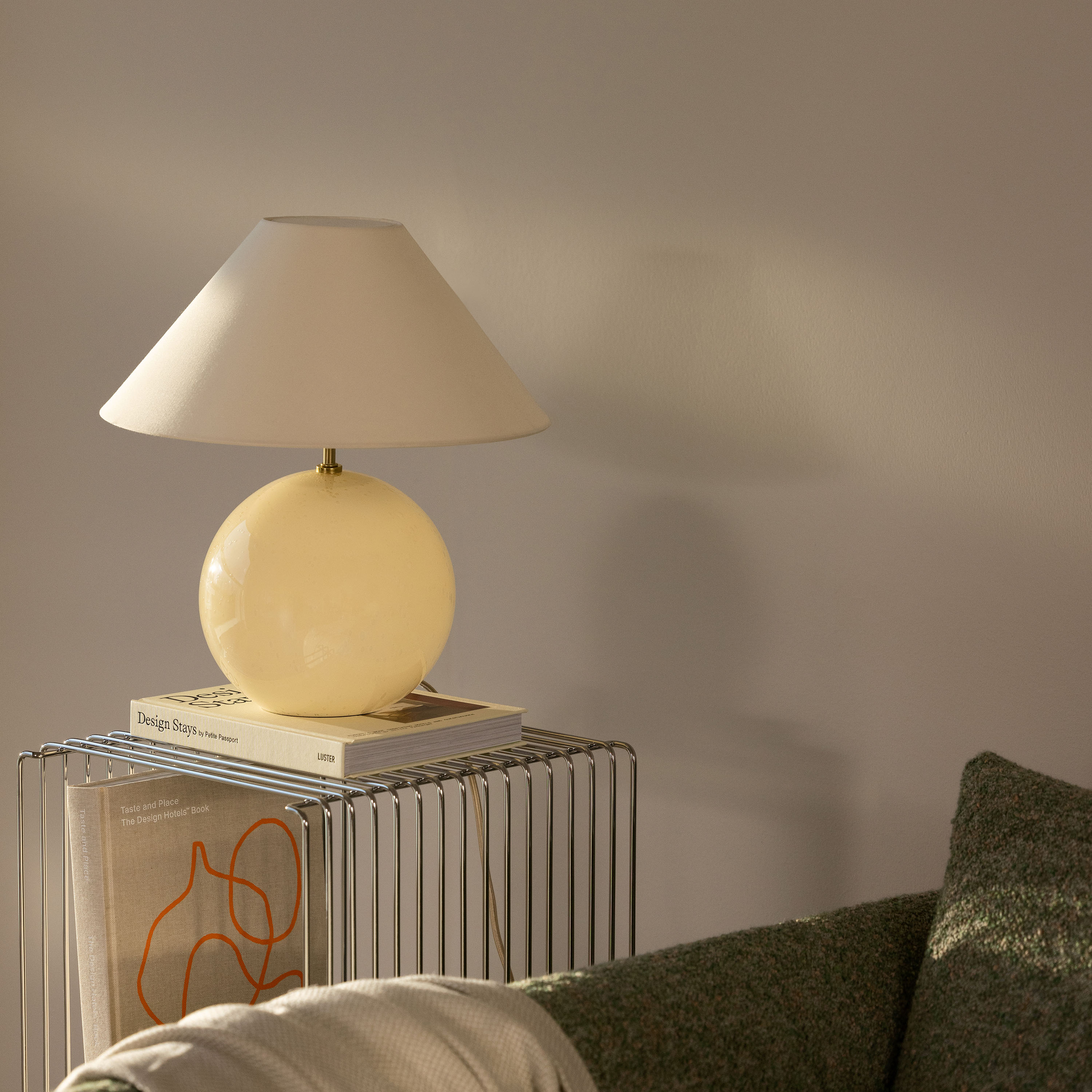 Globen Lighting Iris Pöytävalaisin Creme 35