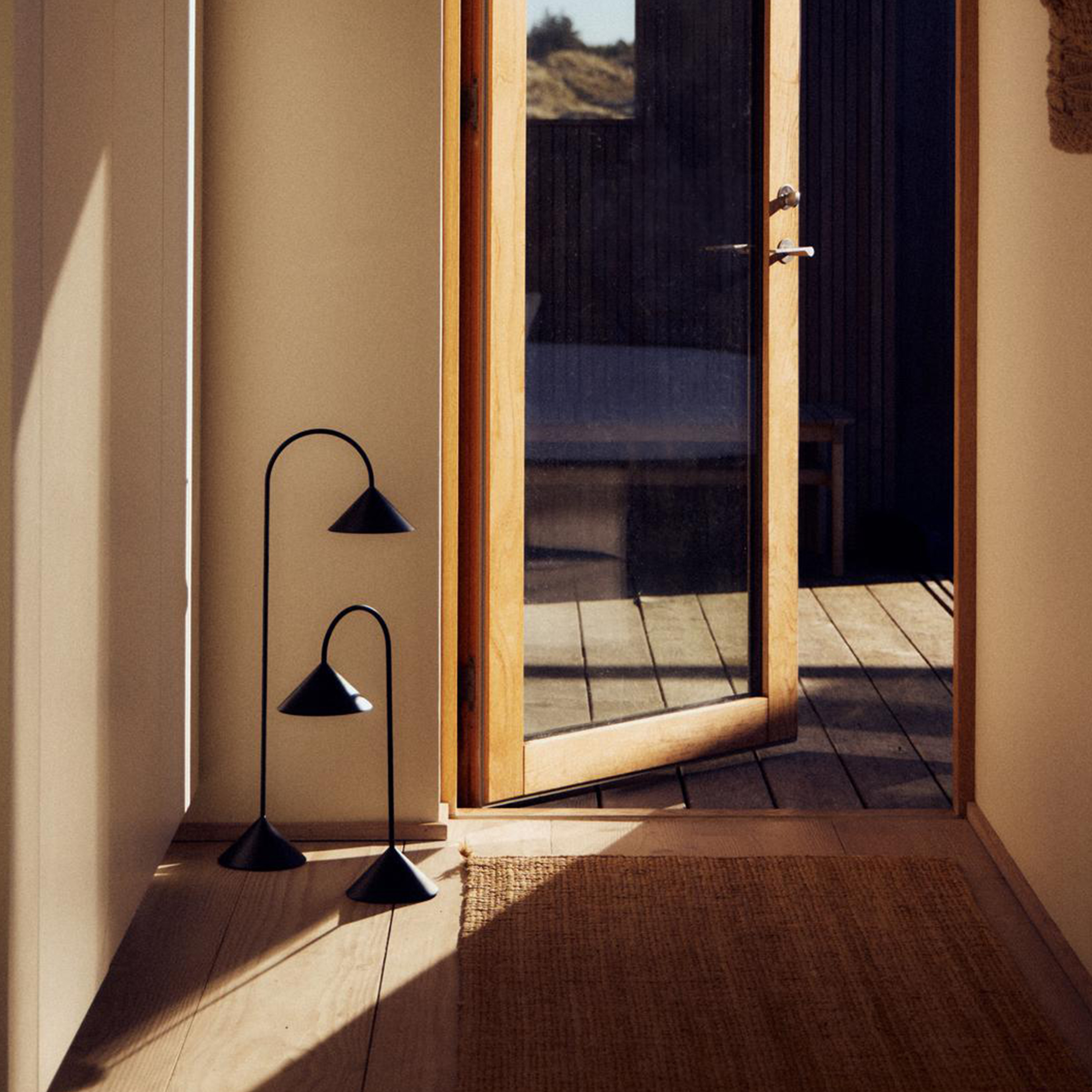 Frandsen Grasp Kannettava Pöytävalaisin Matt Black 72cm