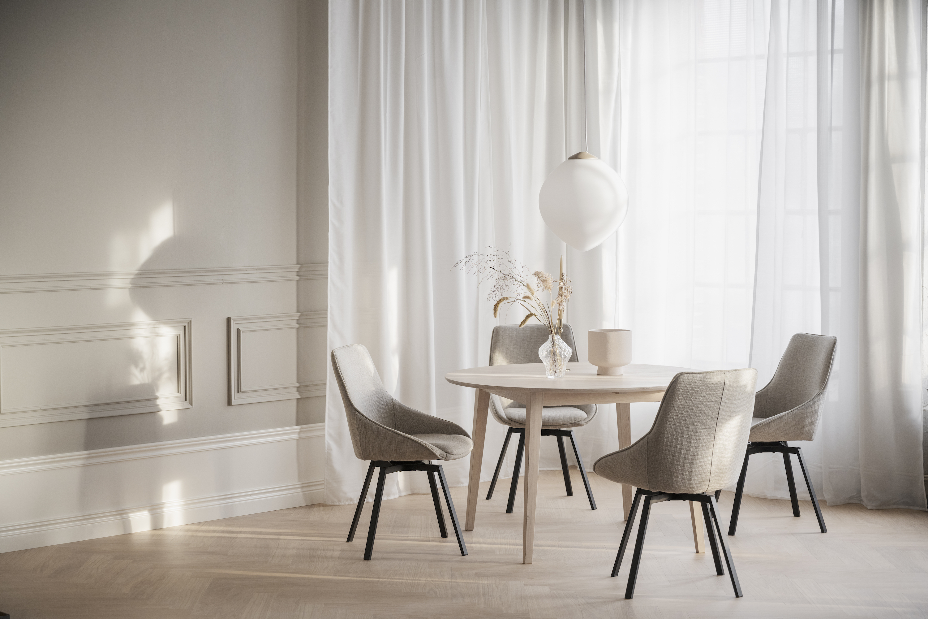 Rowico Home Alison Matstol Beige/Svart