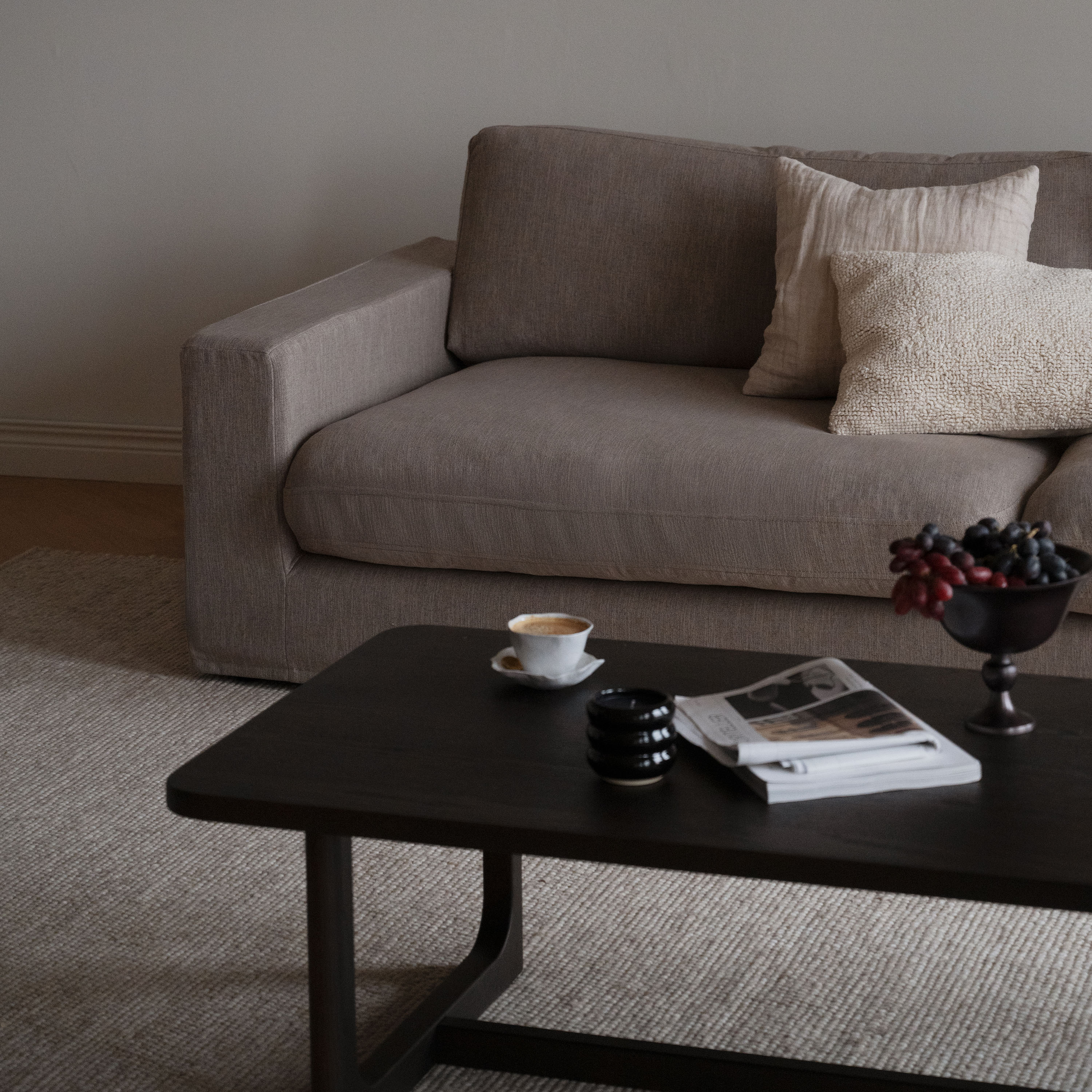 Rowico Home Langdon 4-Sitzer Sofa Nougat 271cm