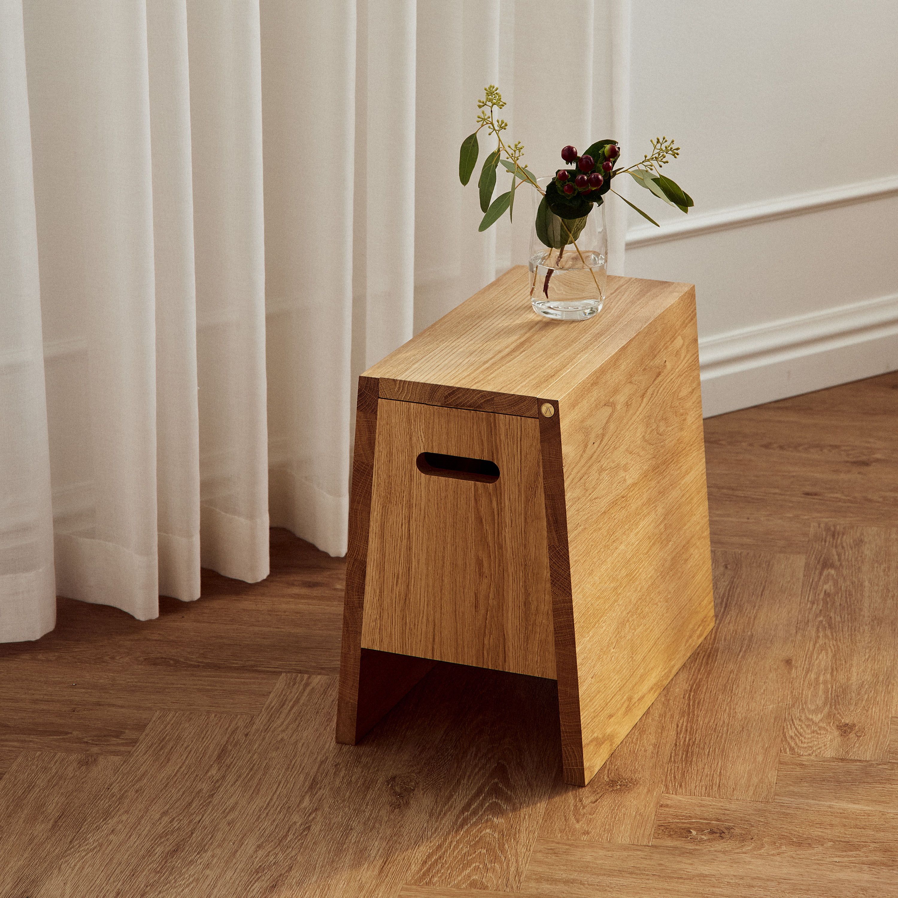 Andersen Furniture Plinth Jakkara Oak