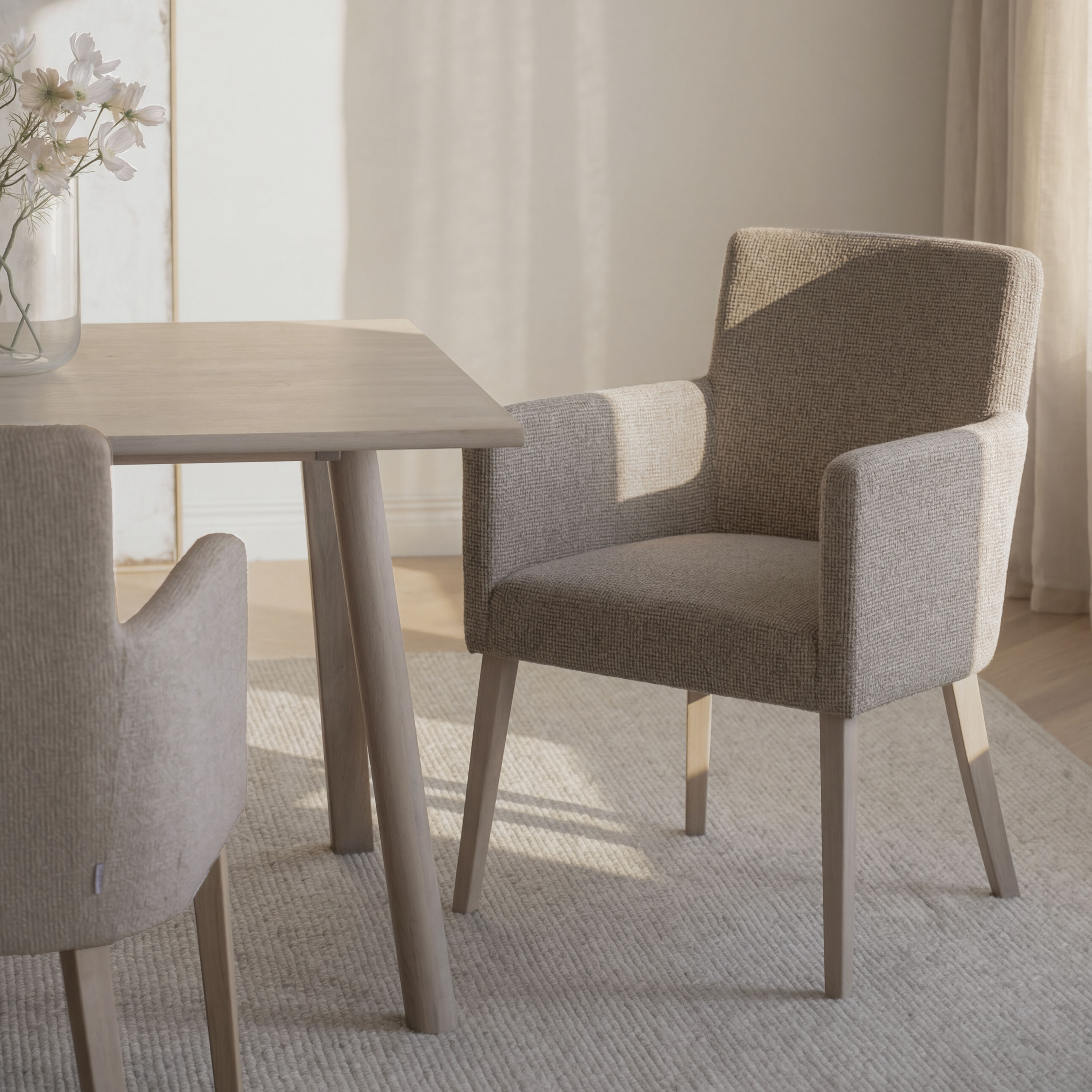 Hudson Karmstol Mellanbeige/Vitpigmenterad Ek