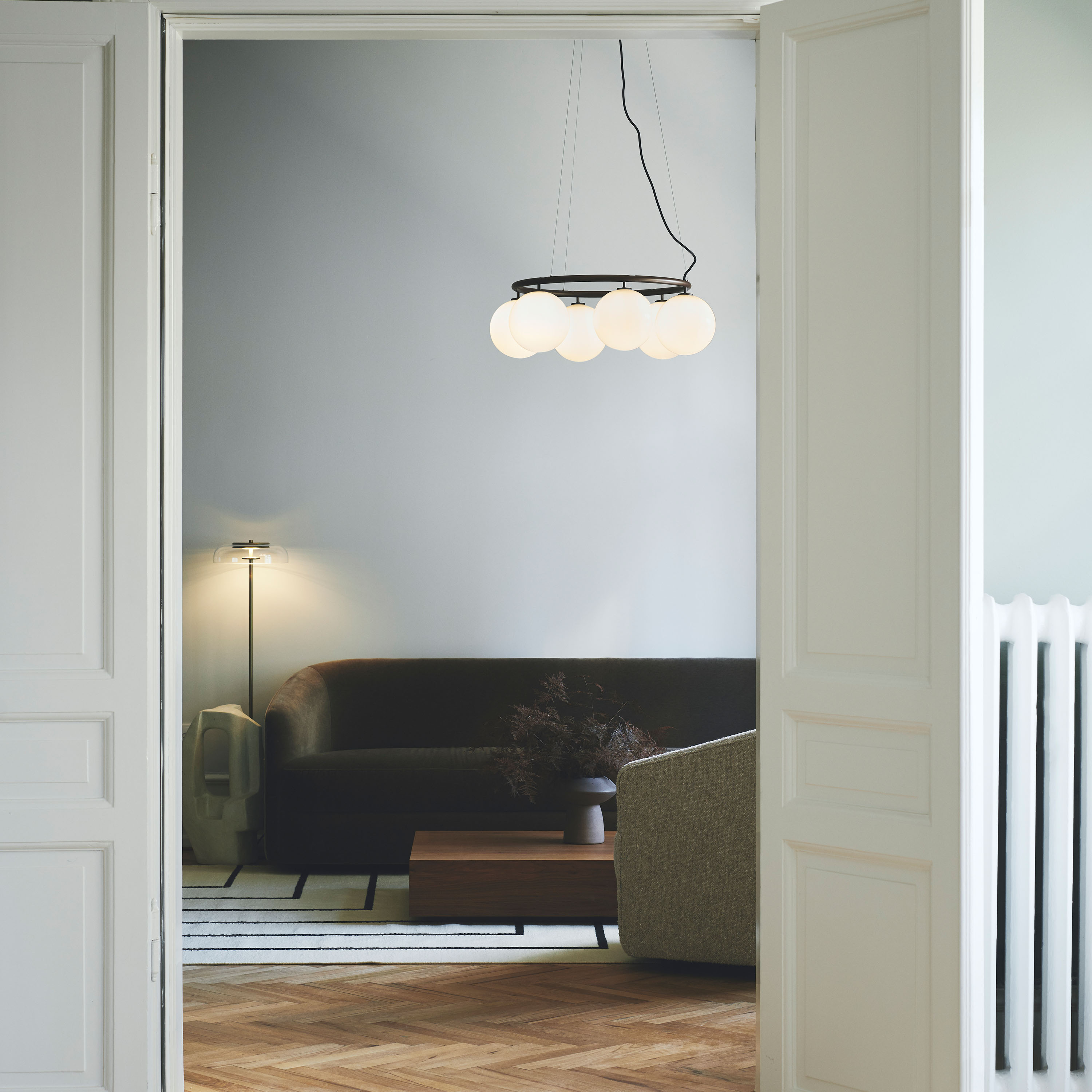 Nuura Miira 6 Circular Taklampa Dark Bronze/Opal Ø80