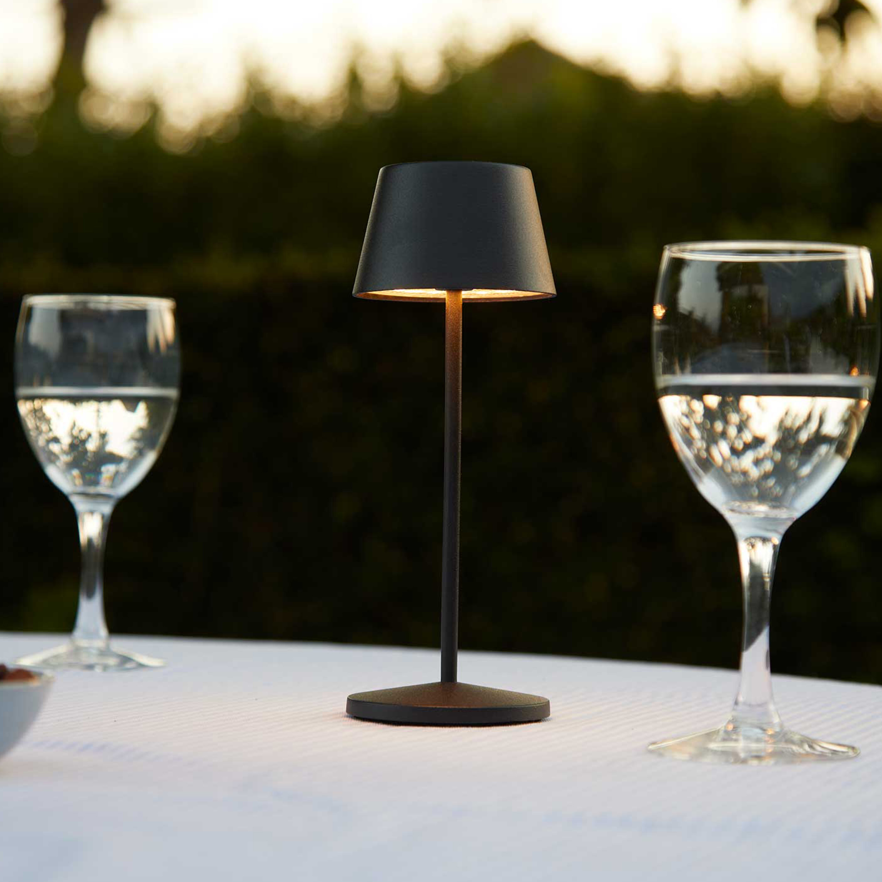 LOOM Design Modi Micro Kannettava Pöytävalaisin Black