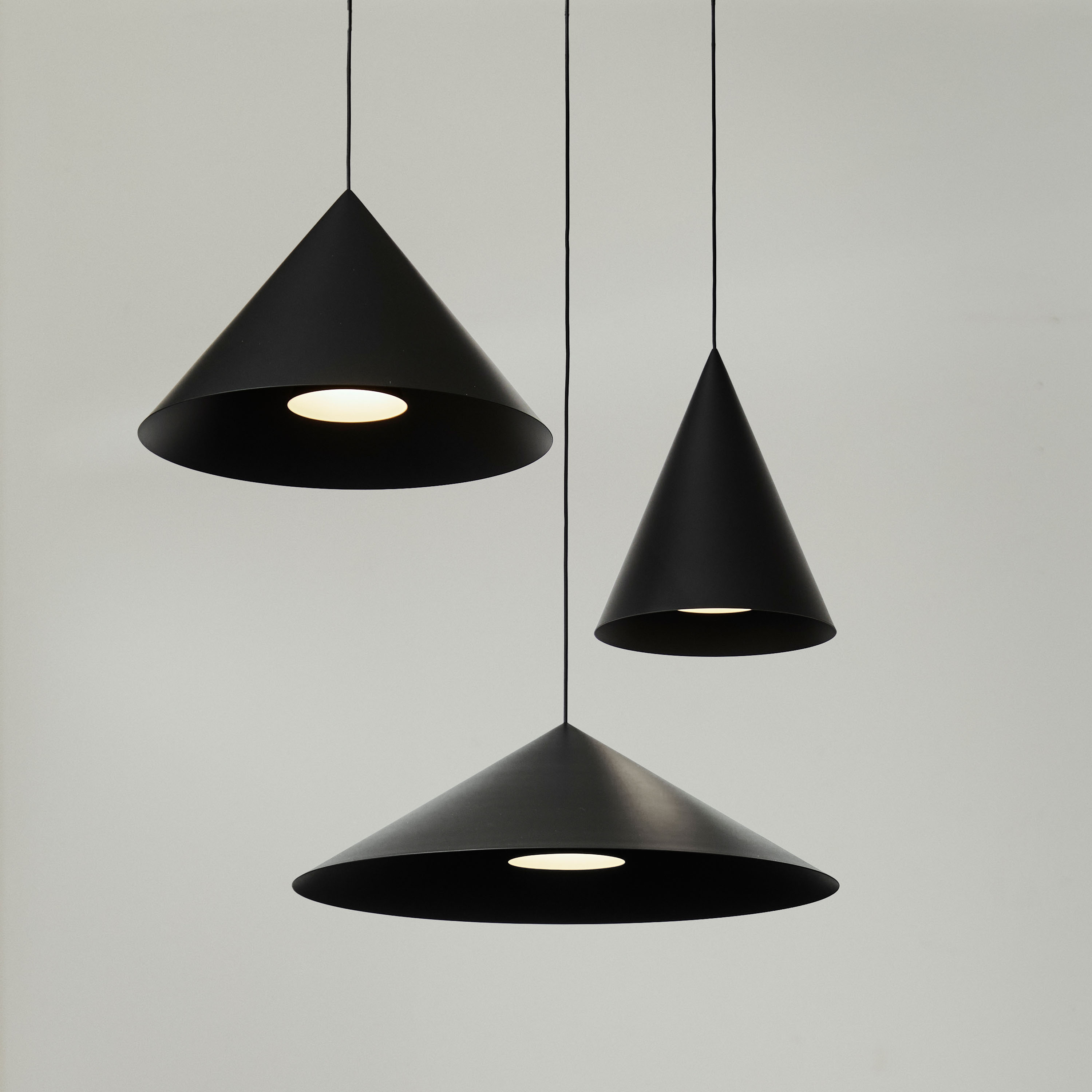 LOOM Design Hanzu So Taklampa Black Ø35