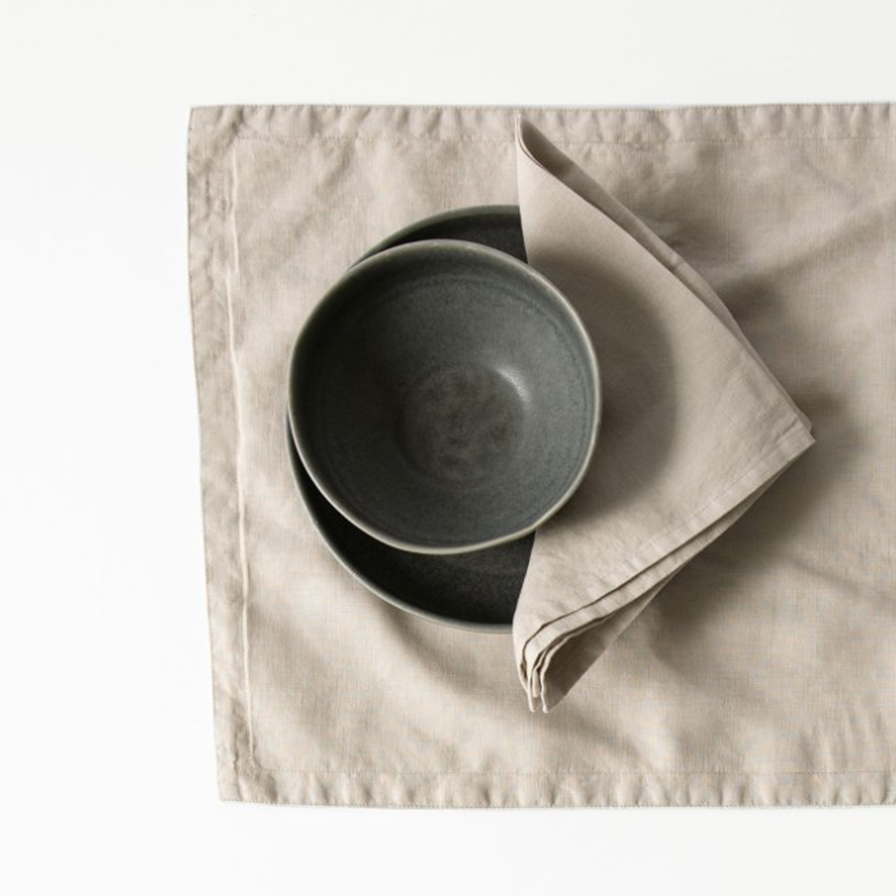 Tell me more Bordstablett Linne Warm Grey