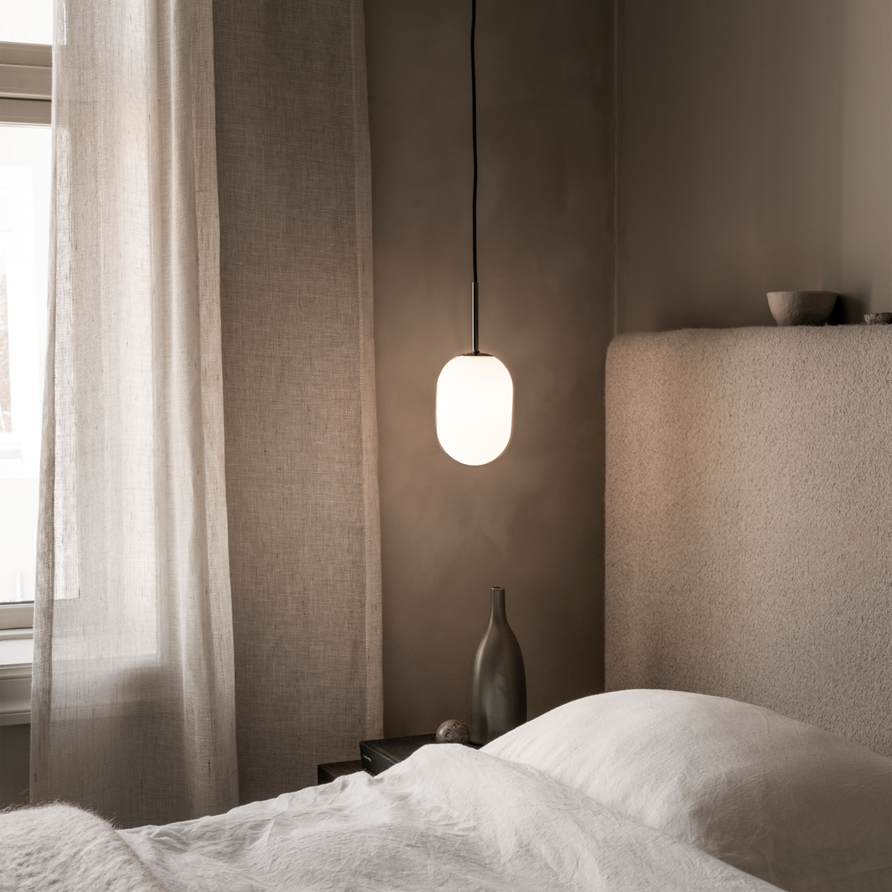 Watt &amp; Veke Noor Taklampa Opal/Black Small