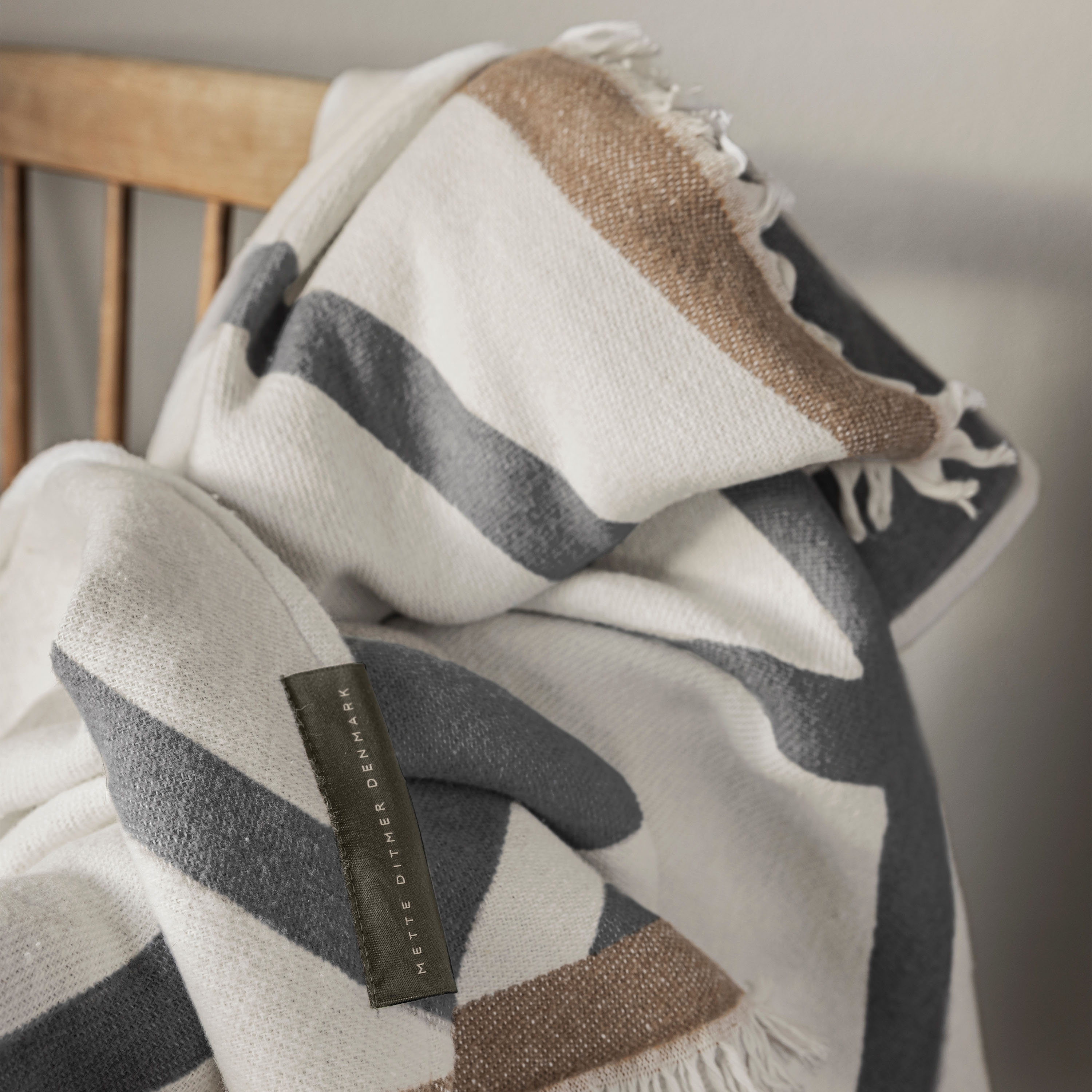 Mette Ditmer Shadow Pledd Offwhite/Grå 130x175