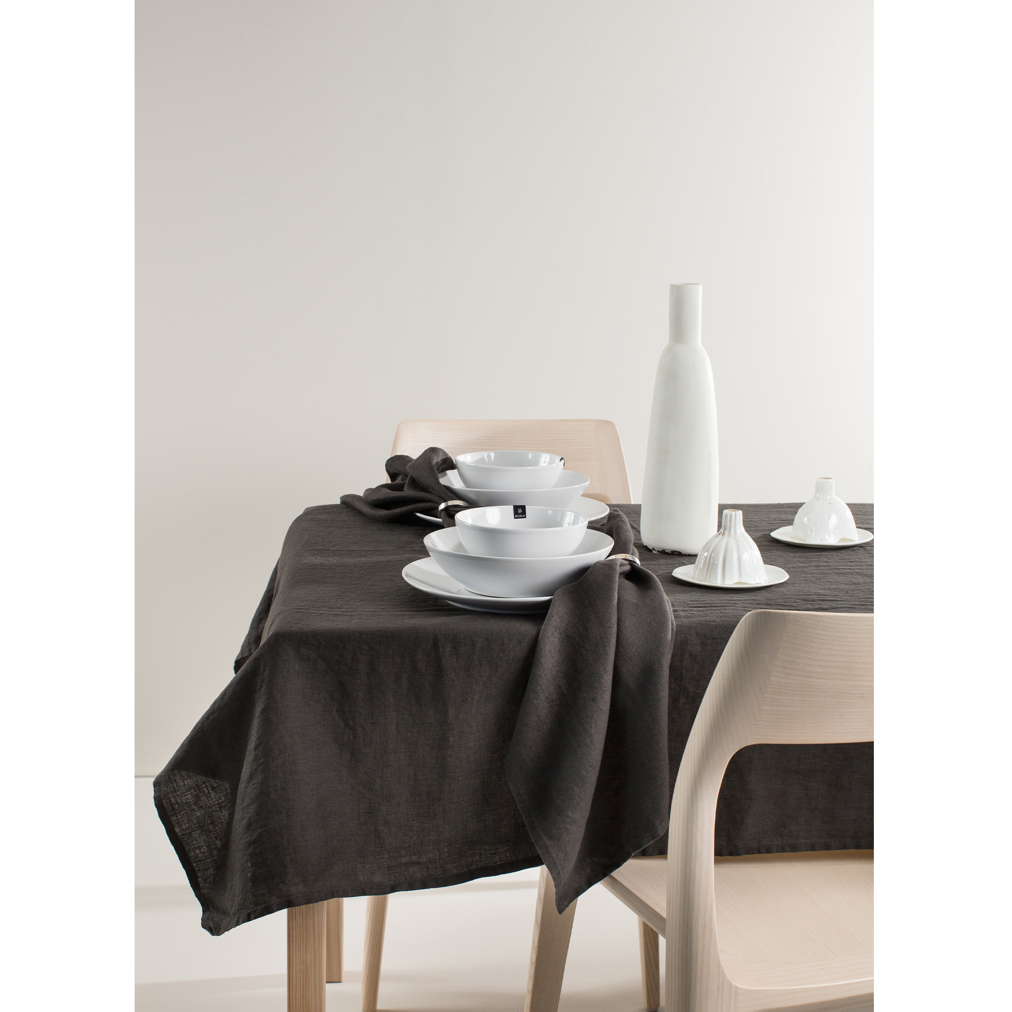 Himla Sunshine Linneduk Charcoal 145x250